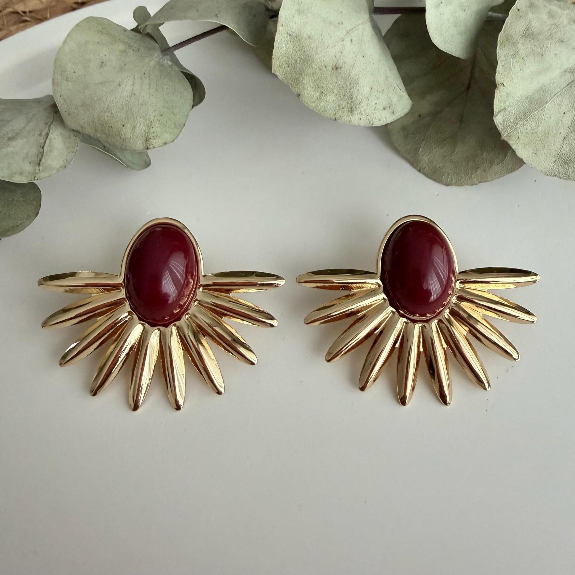 Bordo Taşlı Yarım Çiçek Küpe
