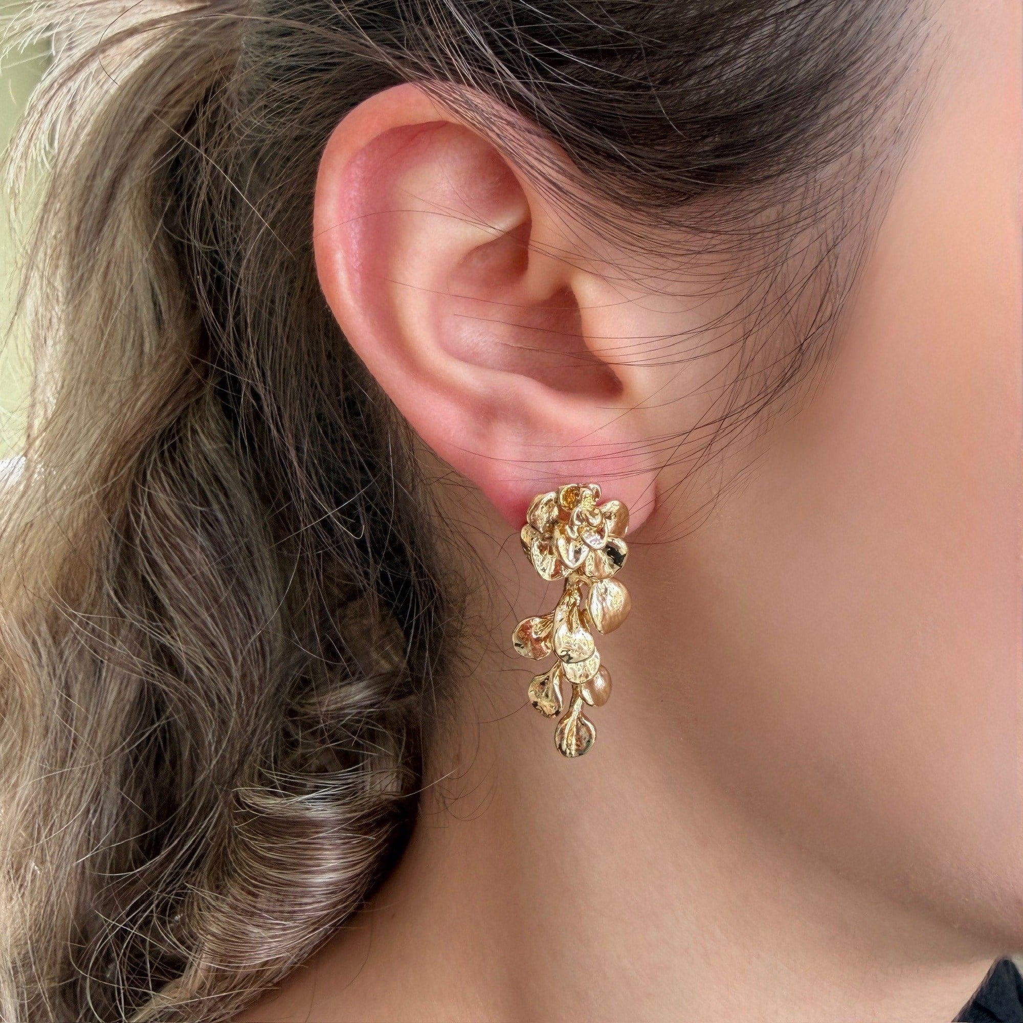 Çiçek Sarmaşıklı Sallantılı Gold  Küpe