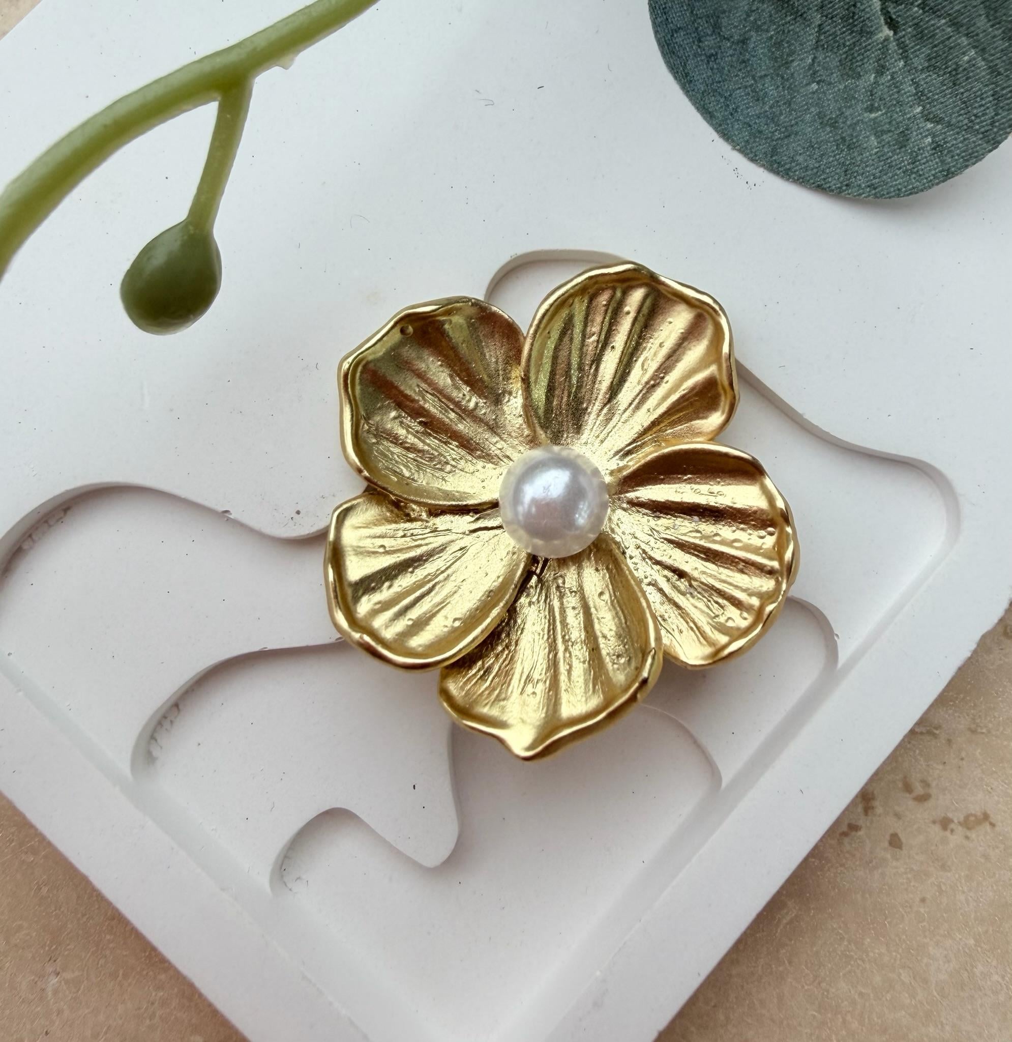İncili Gold Çiçek Broş