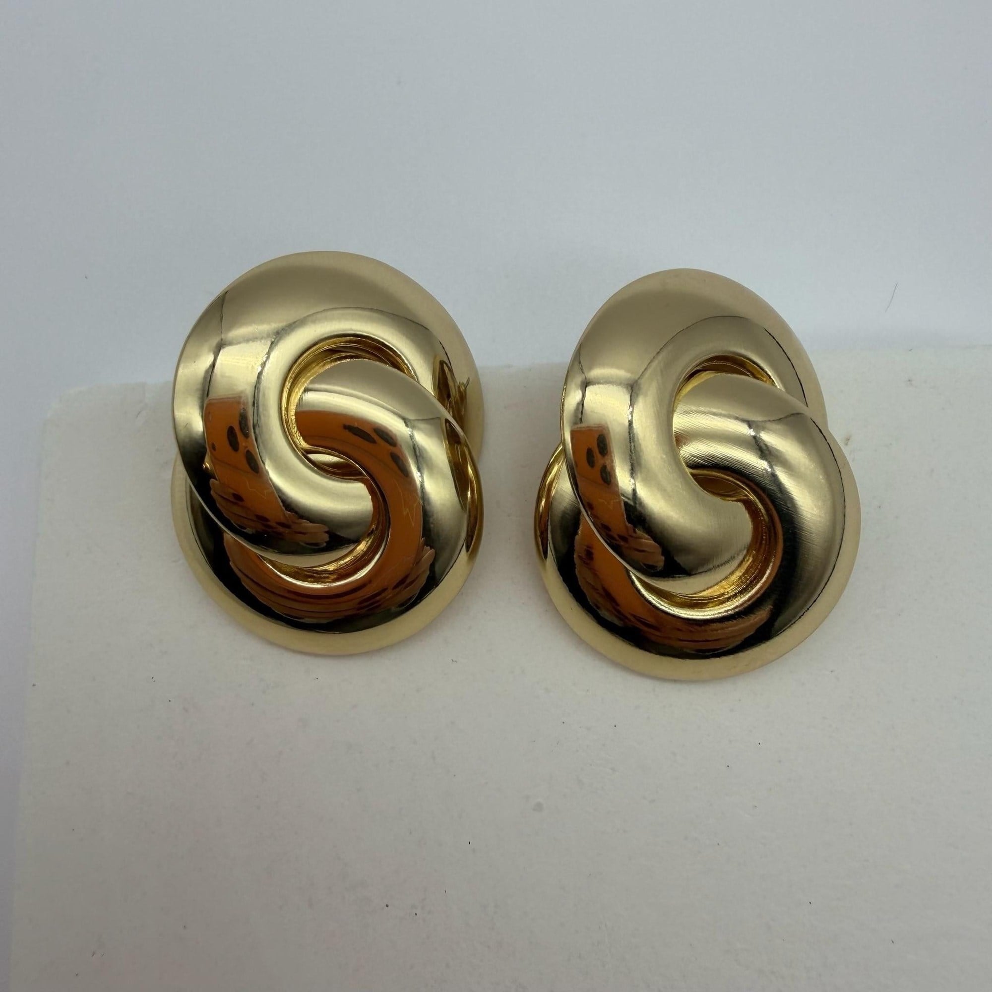 İç İçe Geçmiş Gold Küpe