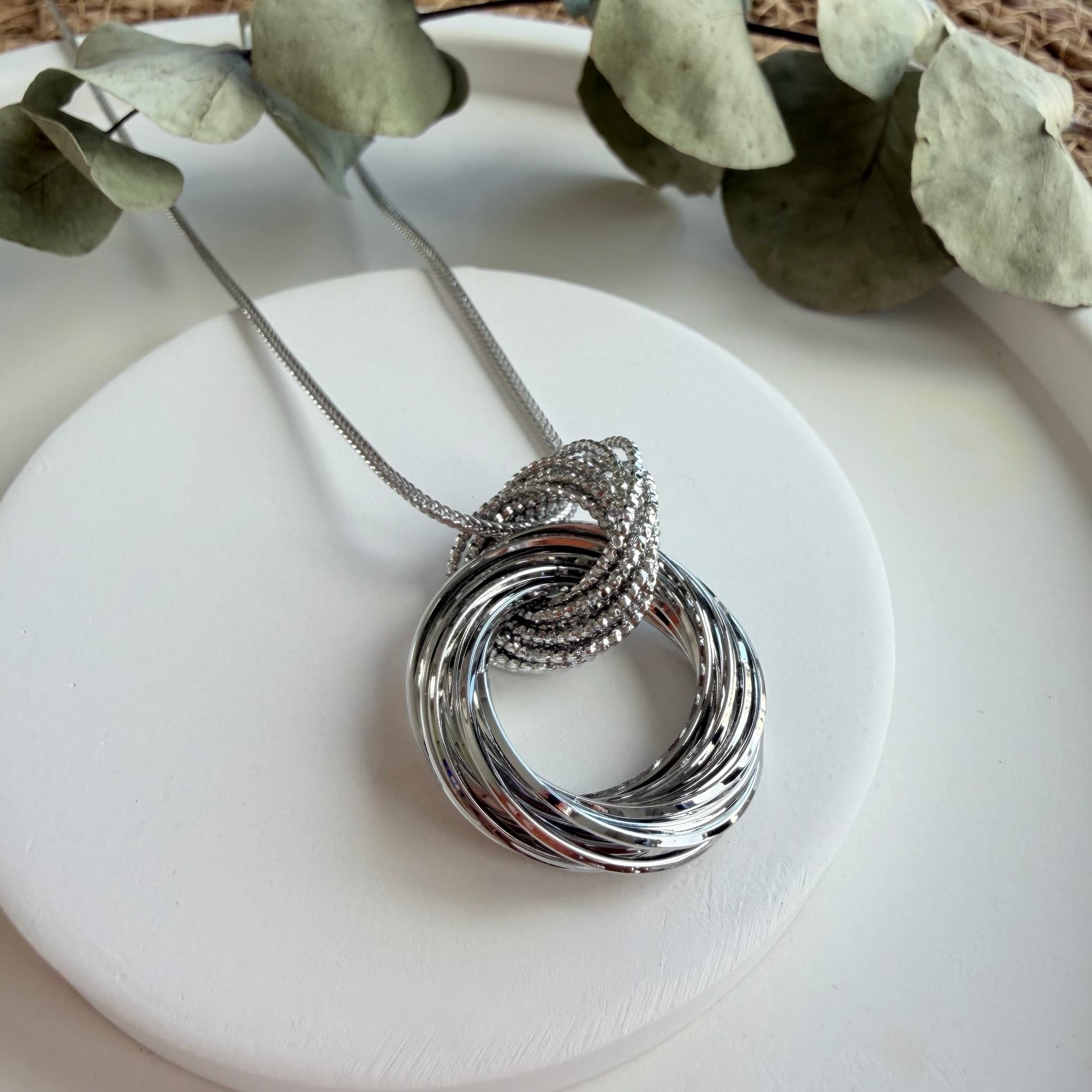 İç İçe Geçmiş Halkalı Şık Kolye (75 cm)