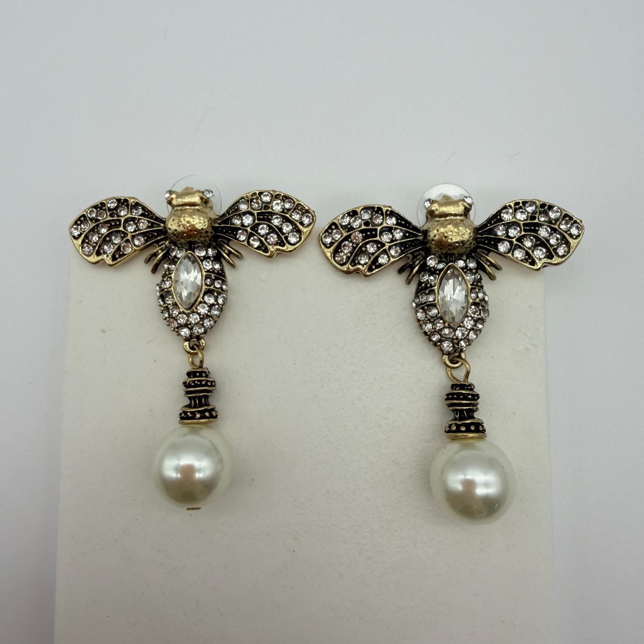 İnci Sallahntılı Eskitme Arı Model Vintage Küpe 
