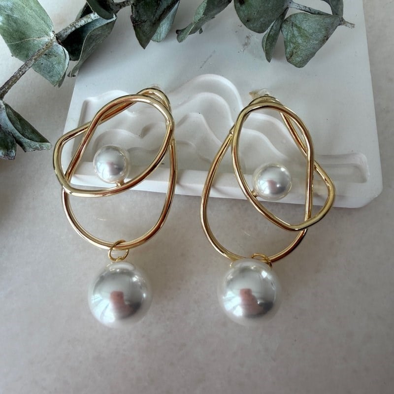 İncili Asimetrik Gold Detaylı Sallantılı Küpe
