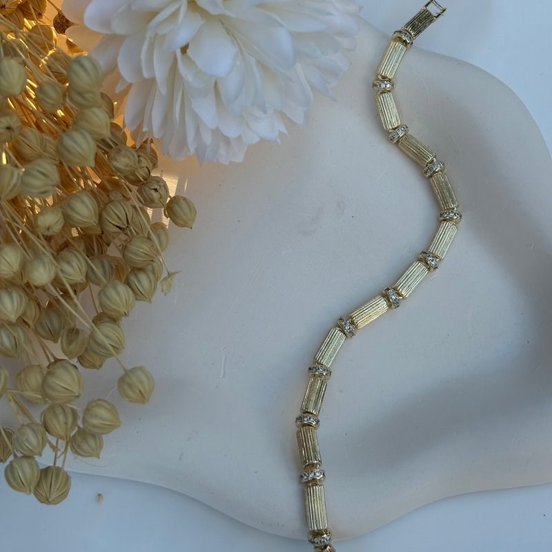 Küçük Taşlarla Birleştirilmiş Şık Gold Bileklik (17+2 cm)