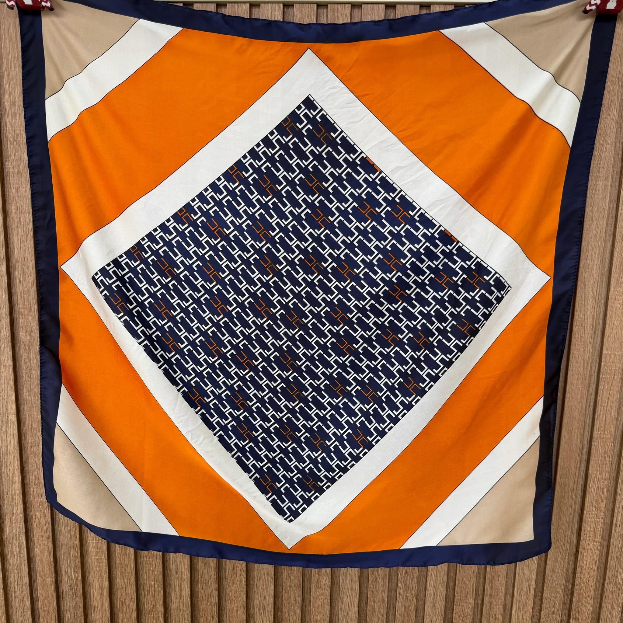 Lacivert Logolu Fular (70x70)