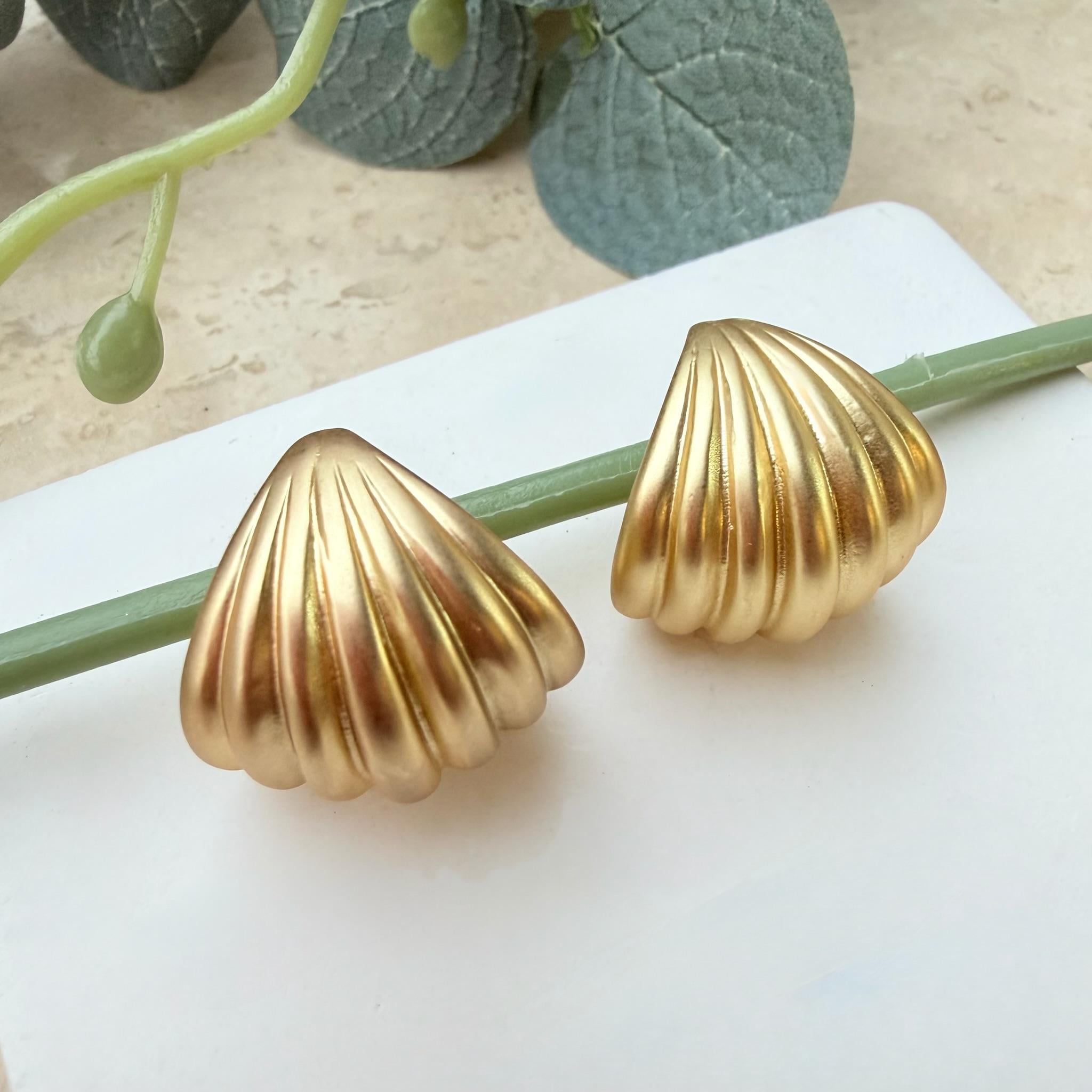 Mat Gold Midye Küpe 