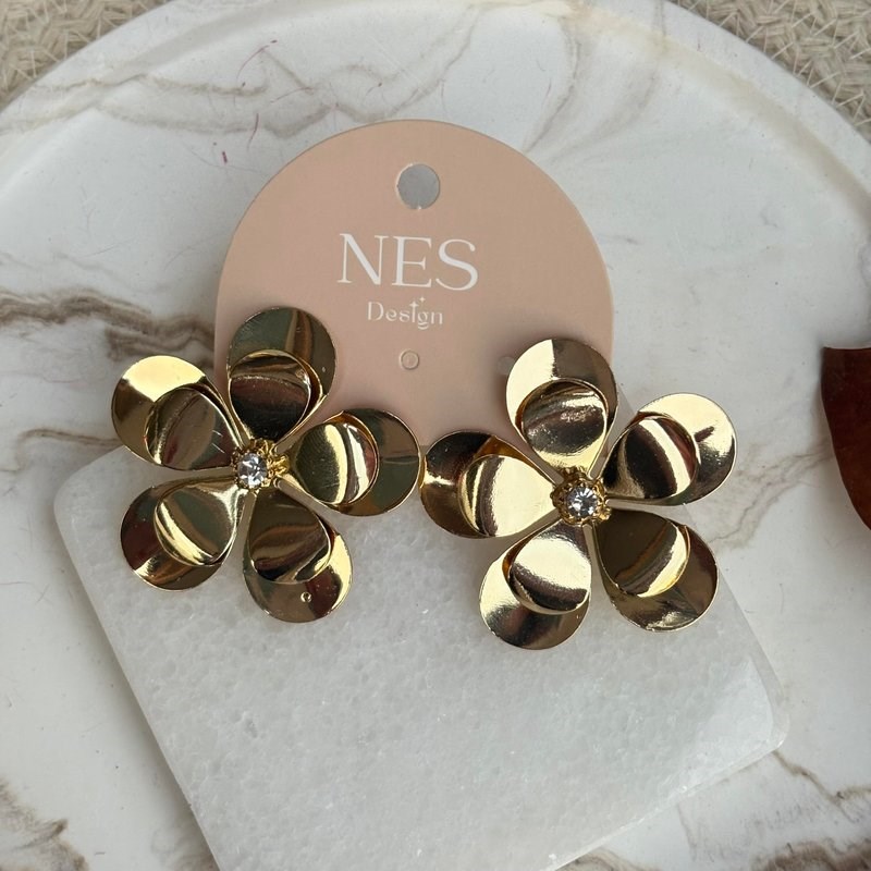 Ortası Taşlı Gold Çiçek Küpe