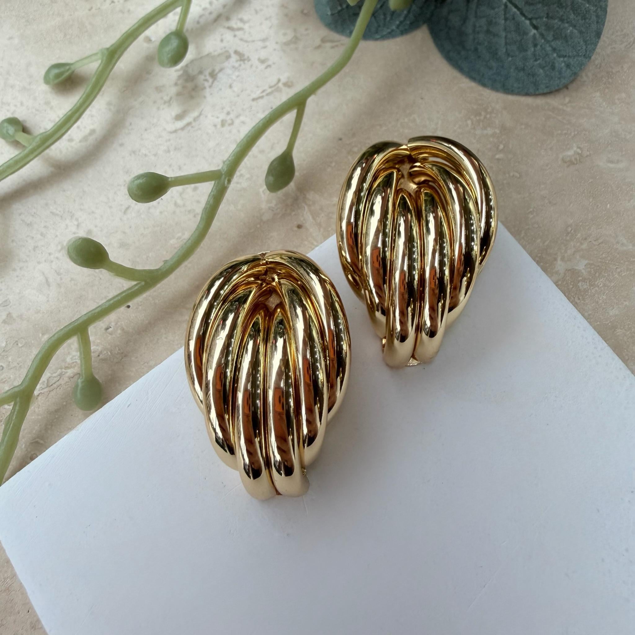 Parlak Gold Banana Küpe 
