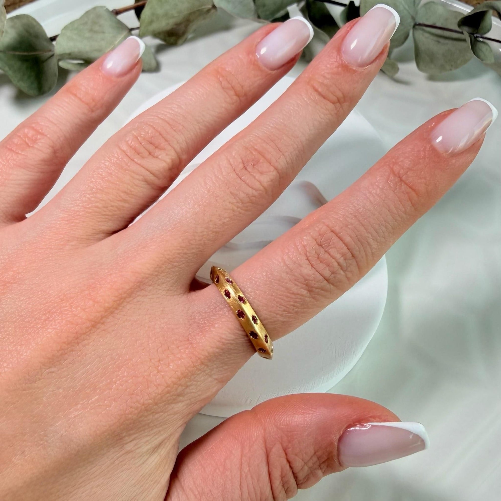 Pembe Gömülü Taşlı İnce Ayarlanabilir Yüzük (Mat Gold)