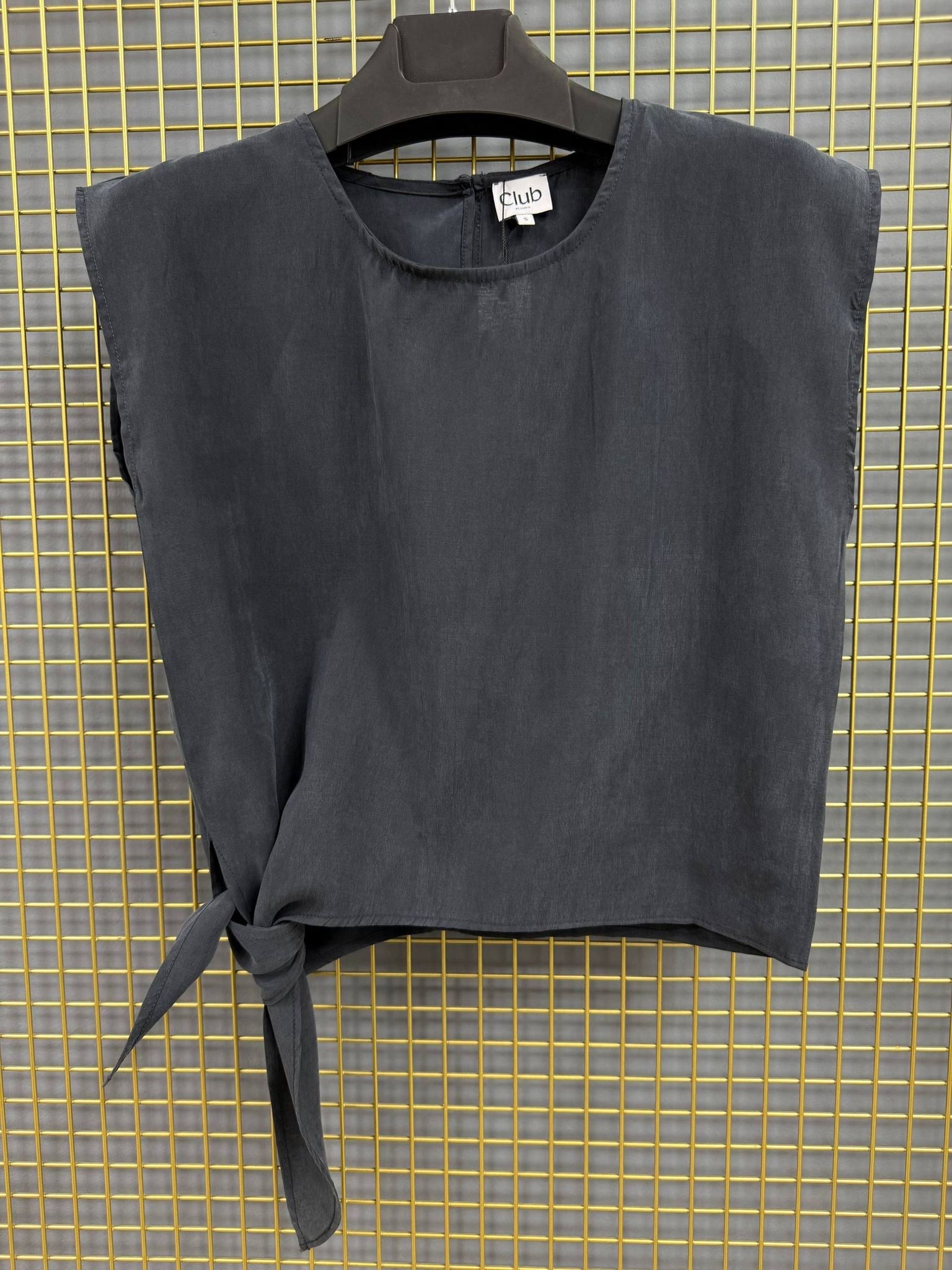 BYMN KOYU GRİ REGULAR FİT KOLSUZ KADIN BLUZ 
