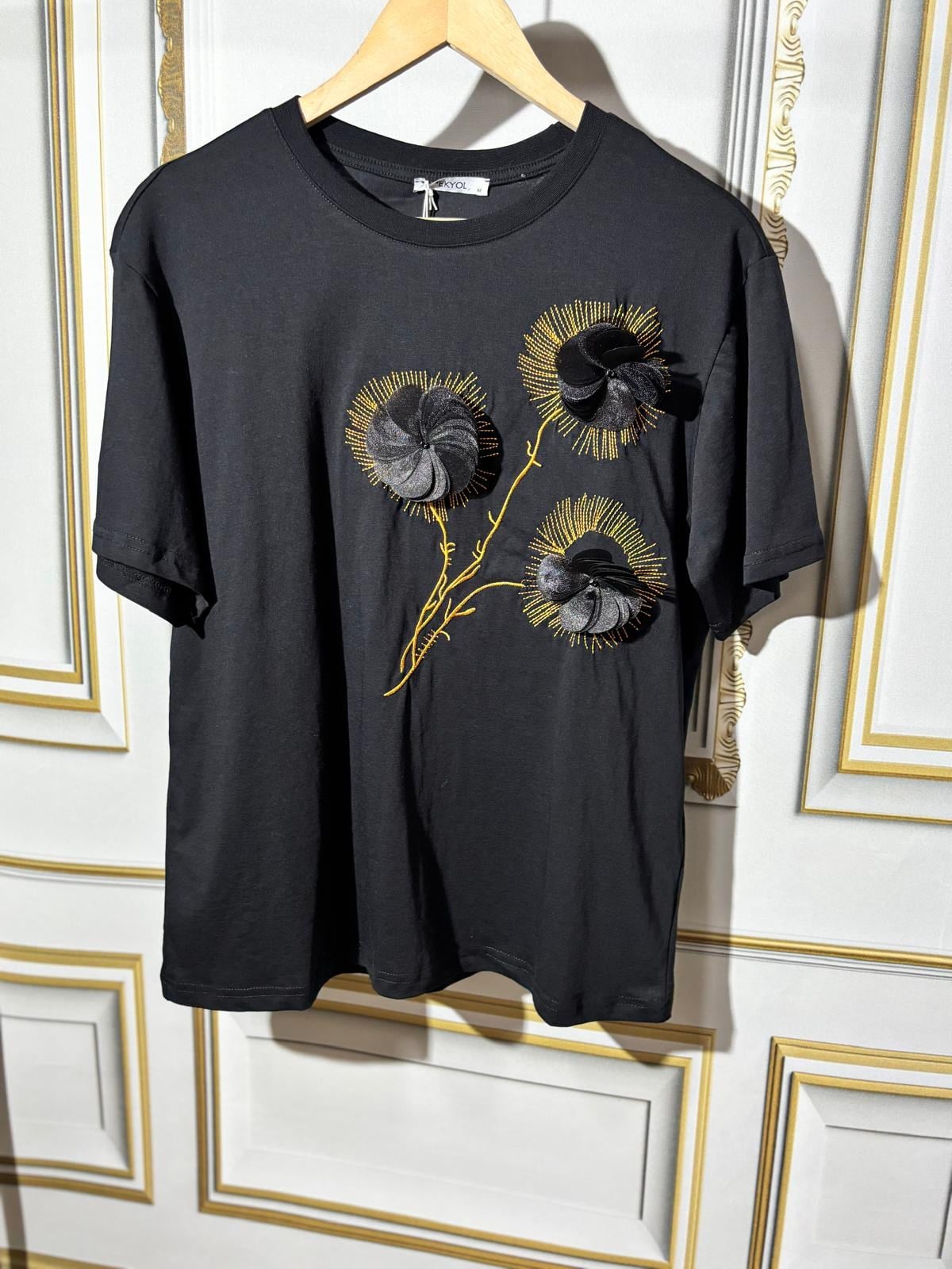 ÇİÇEK FİGÜRLİ KREM KADIN T SHIRT