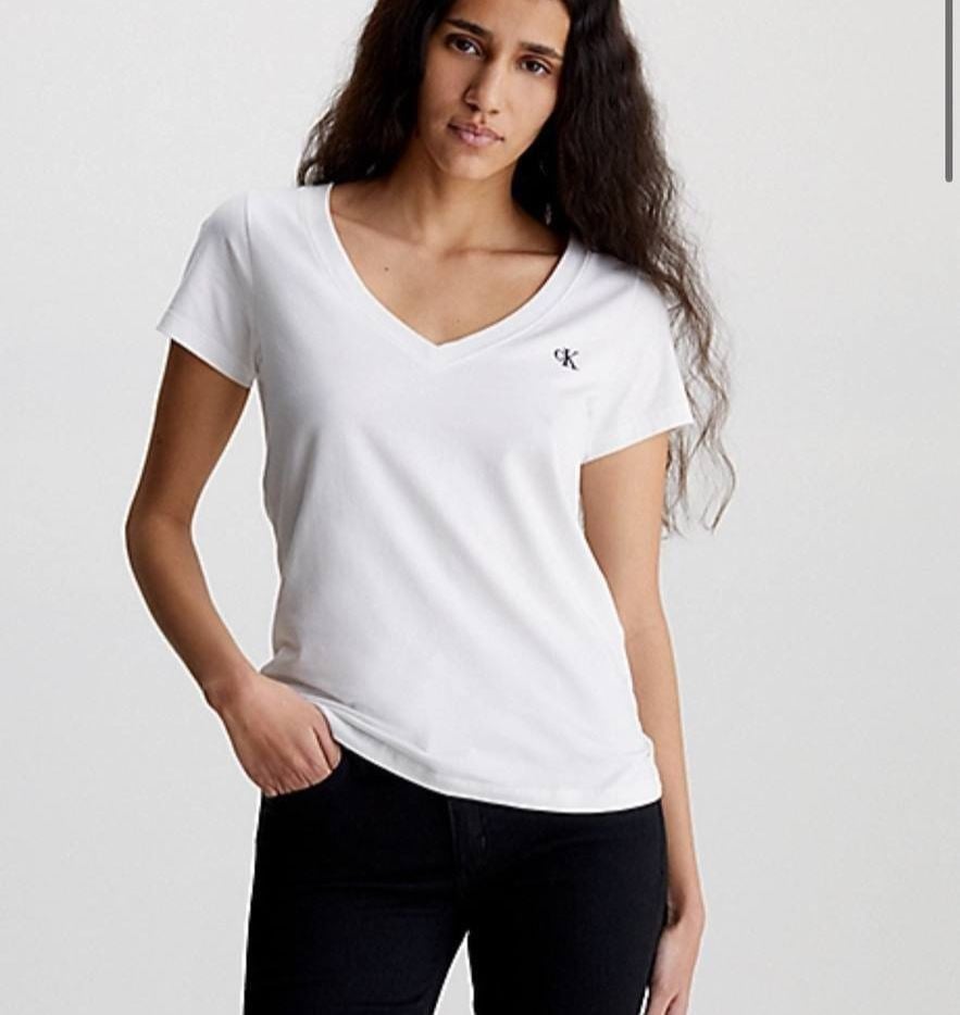 CLVN BEYAZ V YAKA NAKIŞLI KADIN TSHIRT