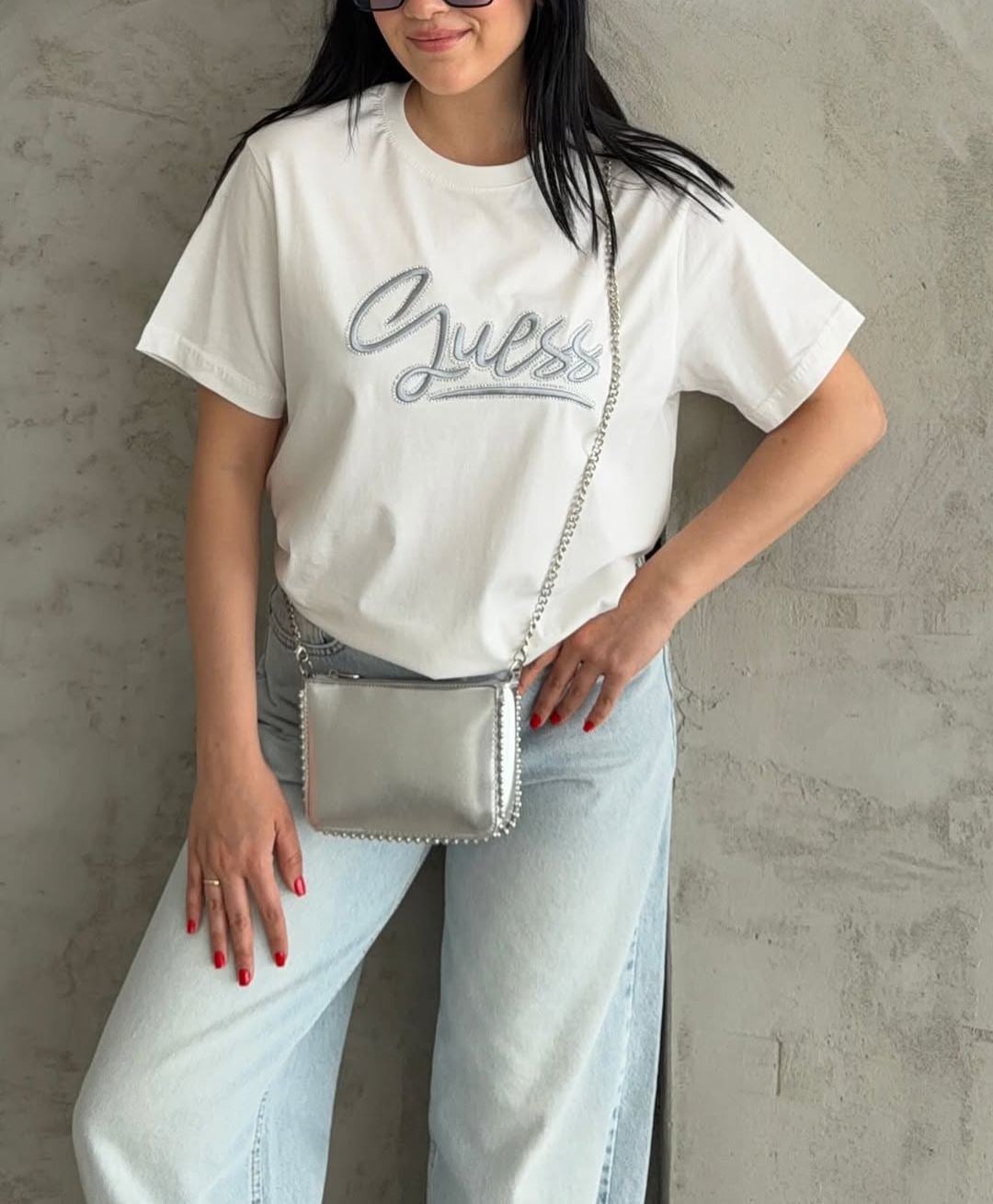 GUSS KADIN GRİ TAŞLI NAKIŞLI BEYAZ KADIN TSHIRT