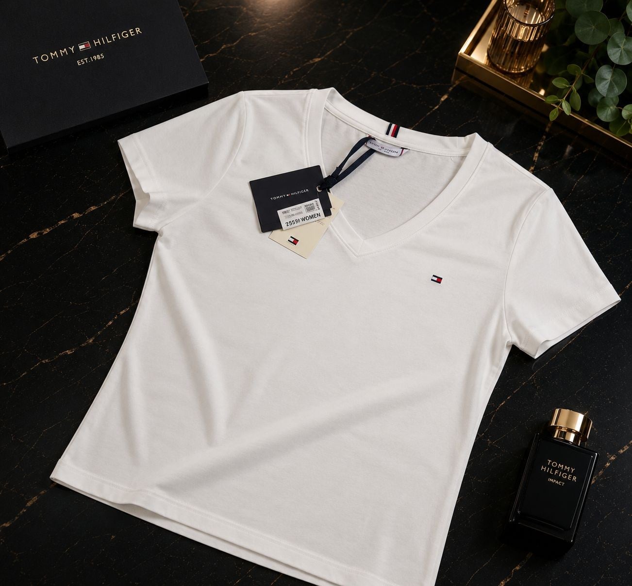 TH  BEYAZ V YAKA NAKIŞ DETAYLI KADIN TSHIRT 
