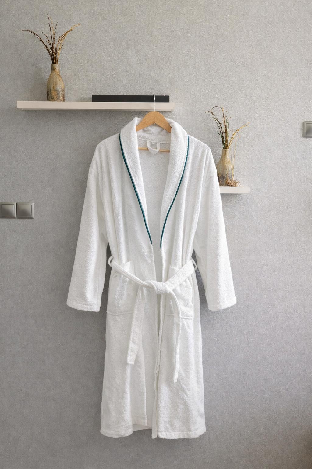 UNISEX BİYELİ BEYAZ BORNOZ 