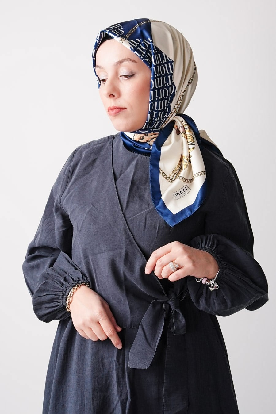 Mori Chain Desen İpeksi Rayon Eşarp Lacivert