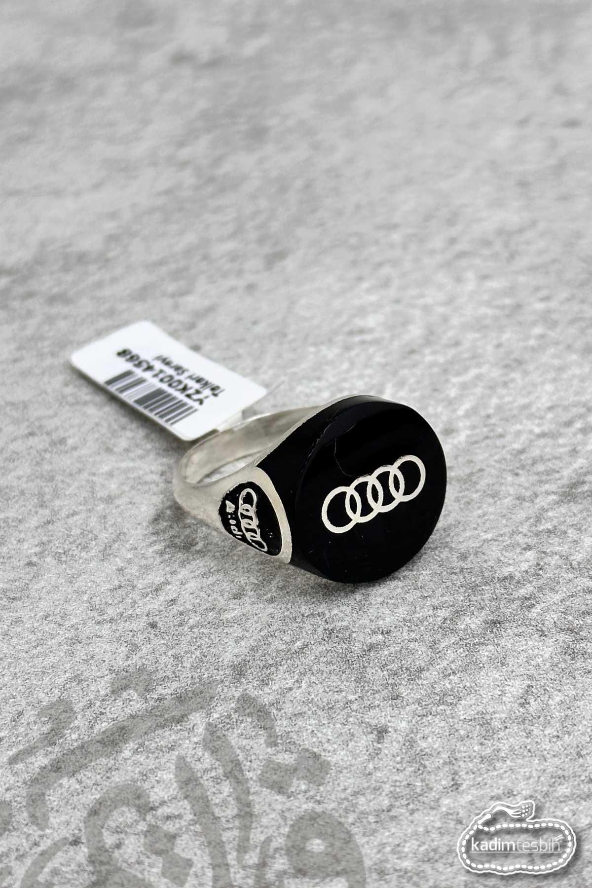 Onix Taşlı Audi Logolu Kibar Model 925 Ayar Gümüş Erkek Yüzük
