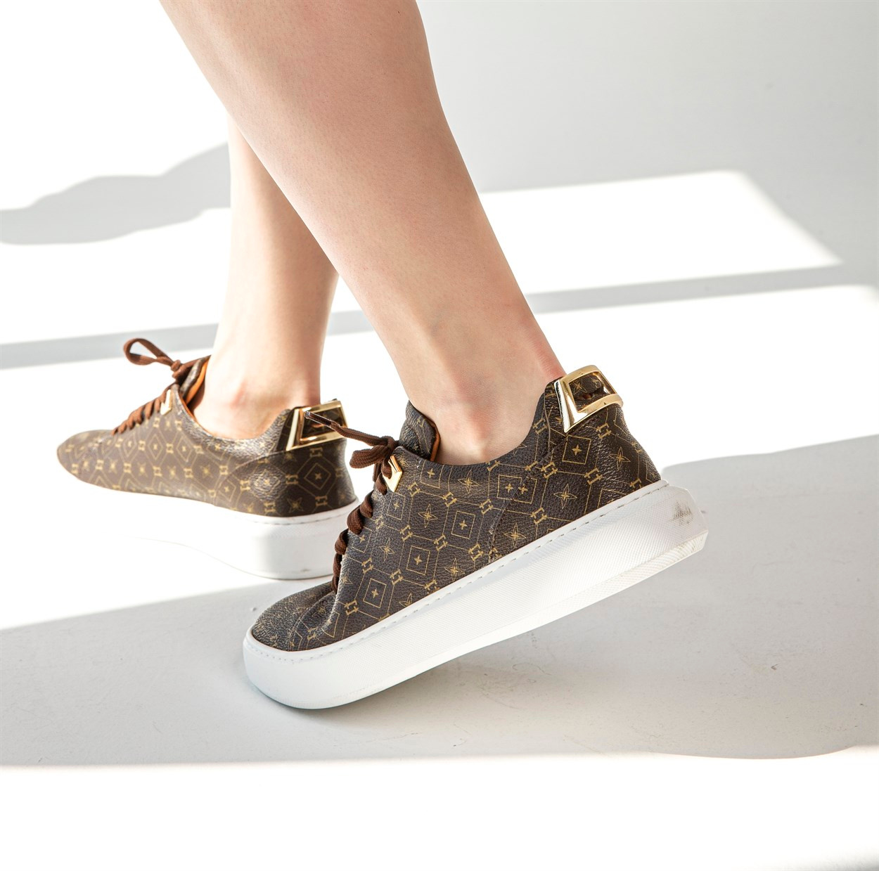  Kahve Monogram Gold Toka Detaylı Sneakers