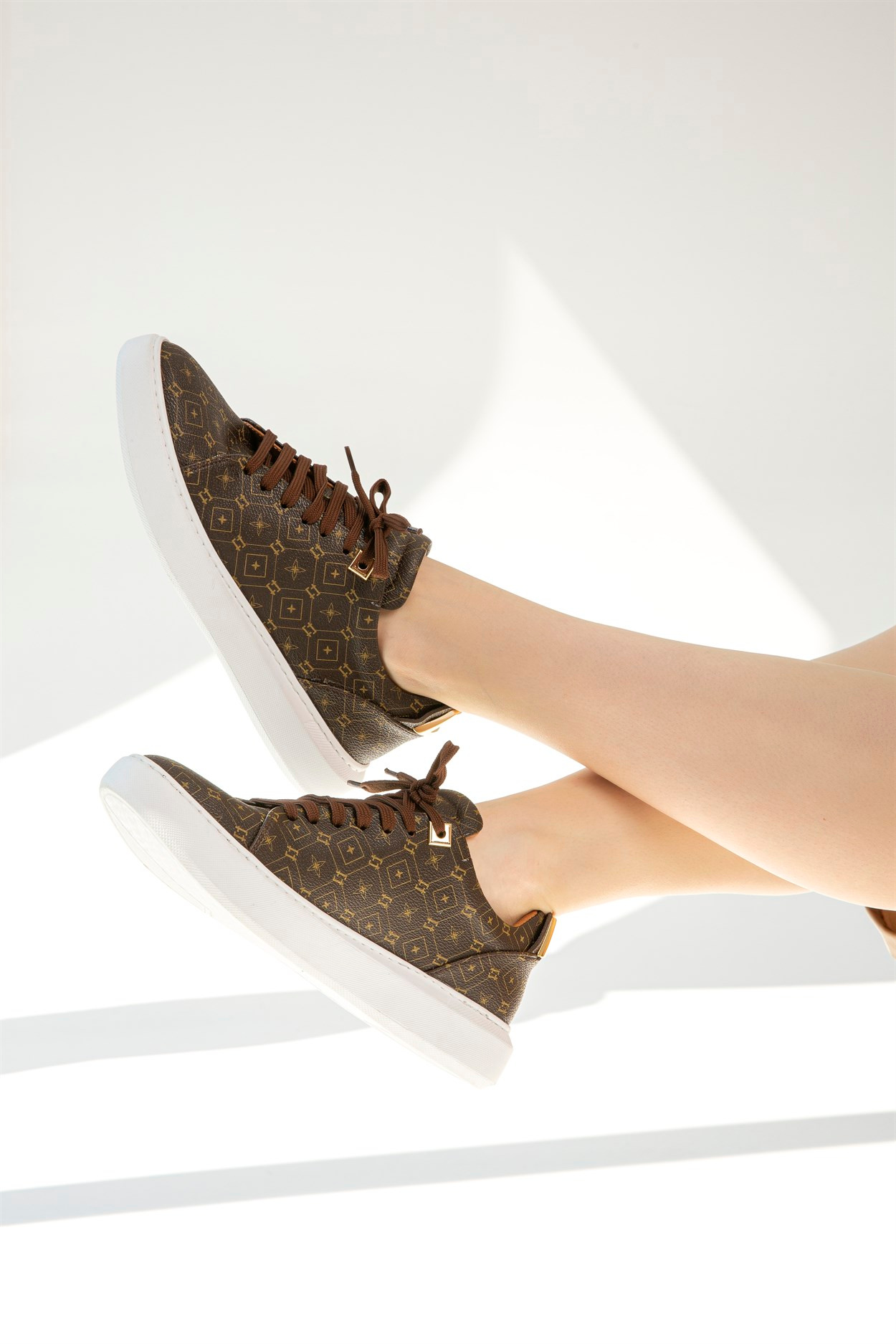  Kahve Monogram Gold Toka Detaylı Sneakers