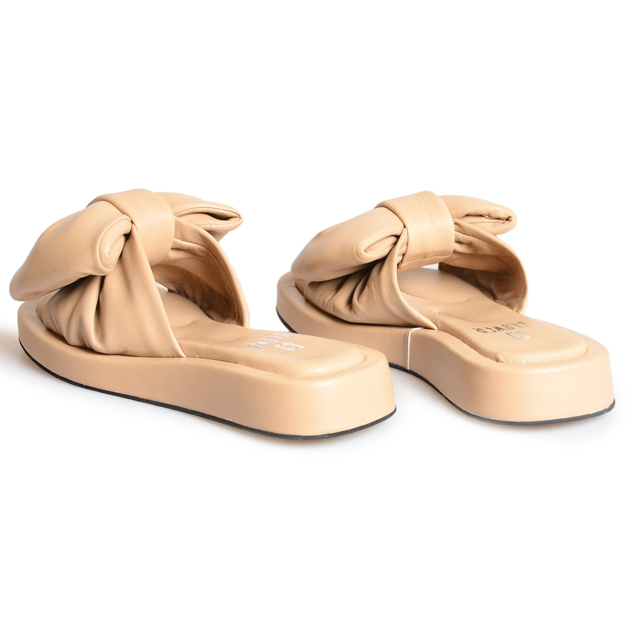  NUDE METIS
