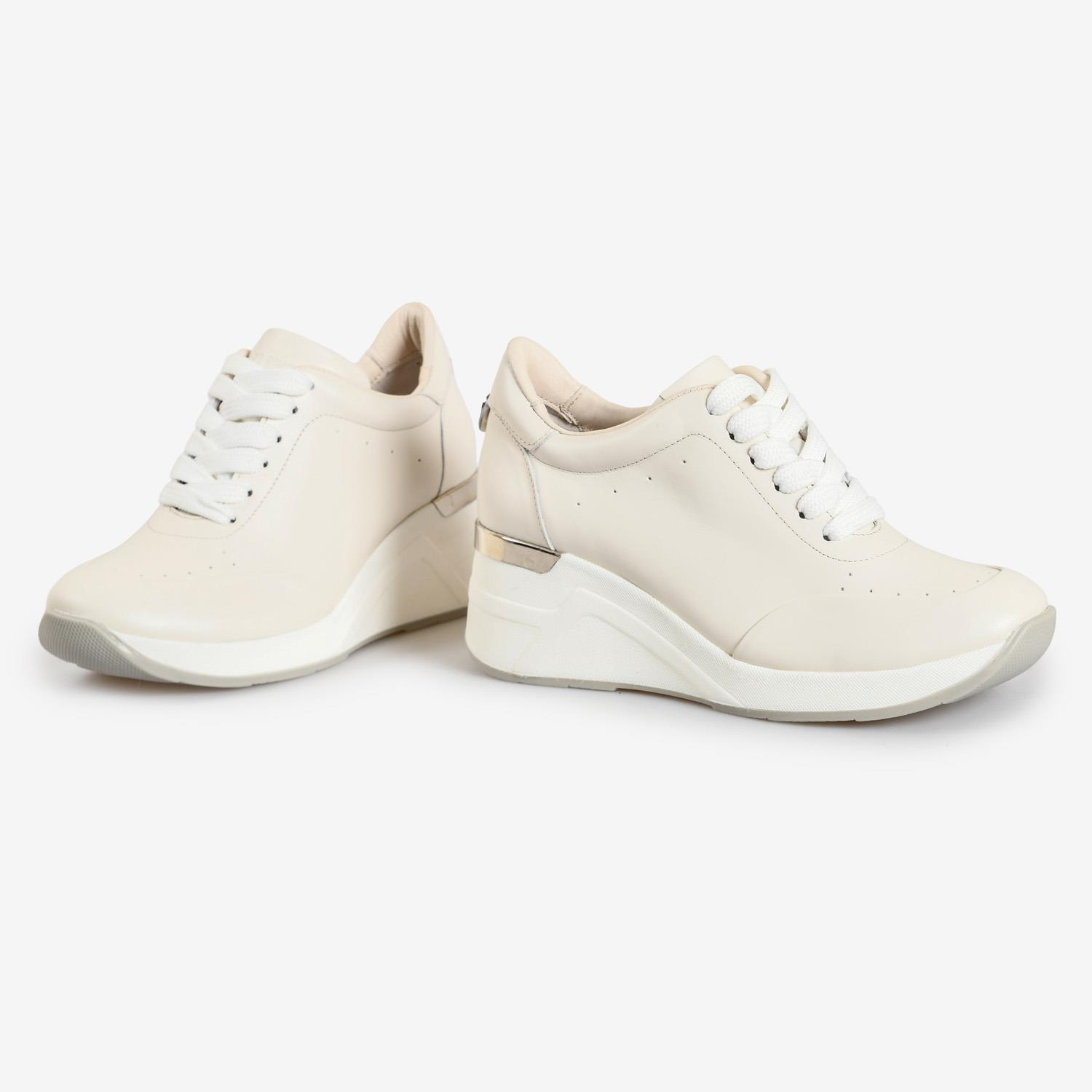 Bej Deri Dolgu Topuk Kadın Ayakkabı