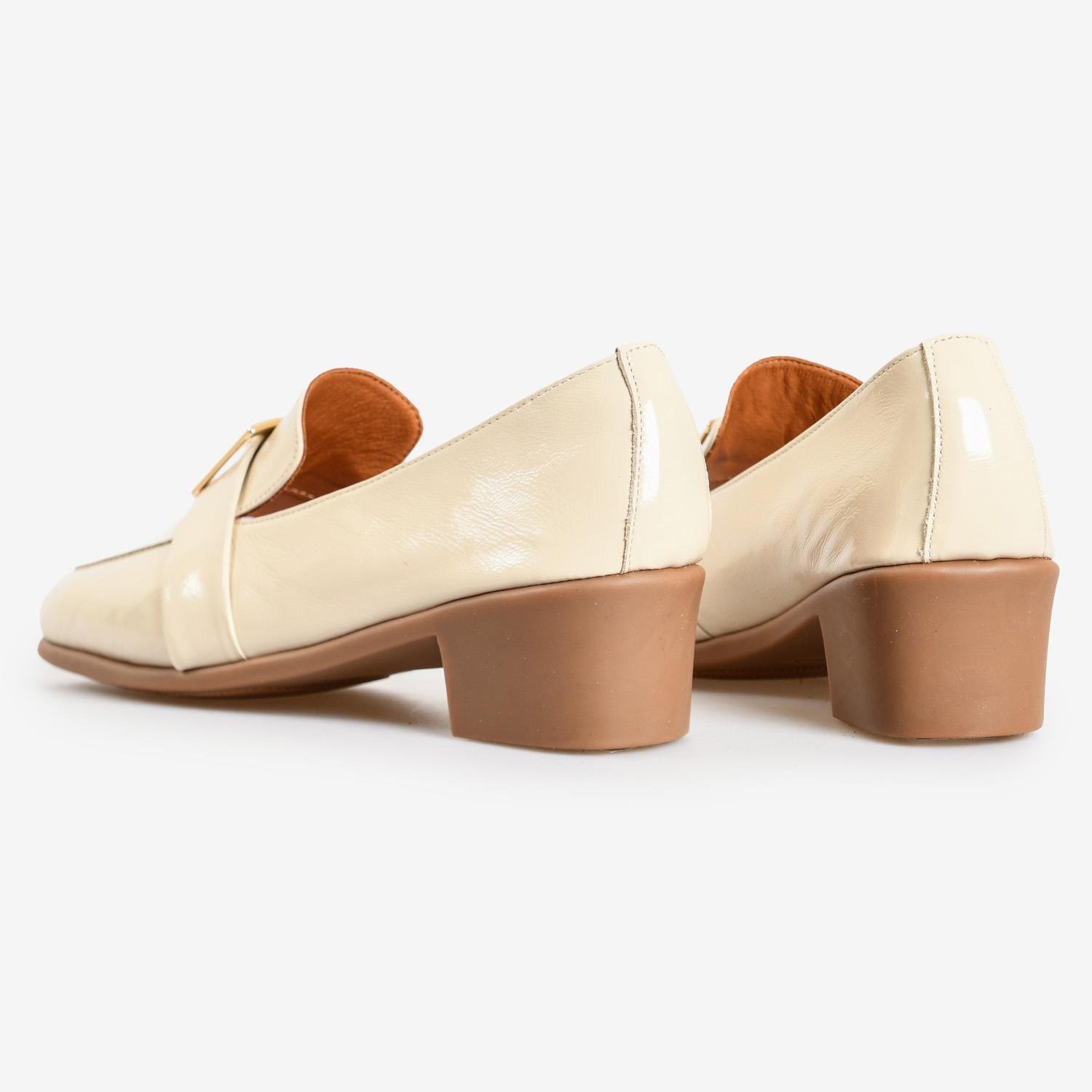 Bej Rugan Toka Detaylı Topuklu Kadın Loafer