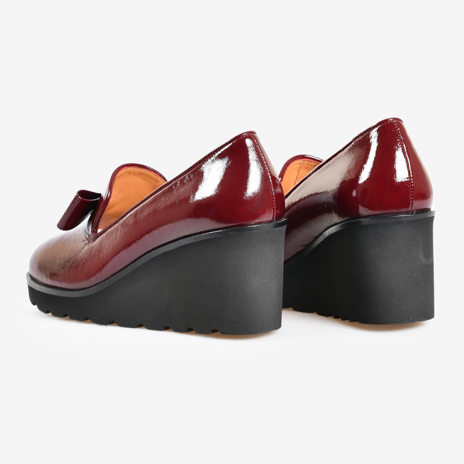 Bordo Kırışık Rugan Fiyonklu Dolgu Topuk Kadın Loafer 