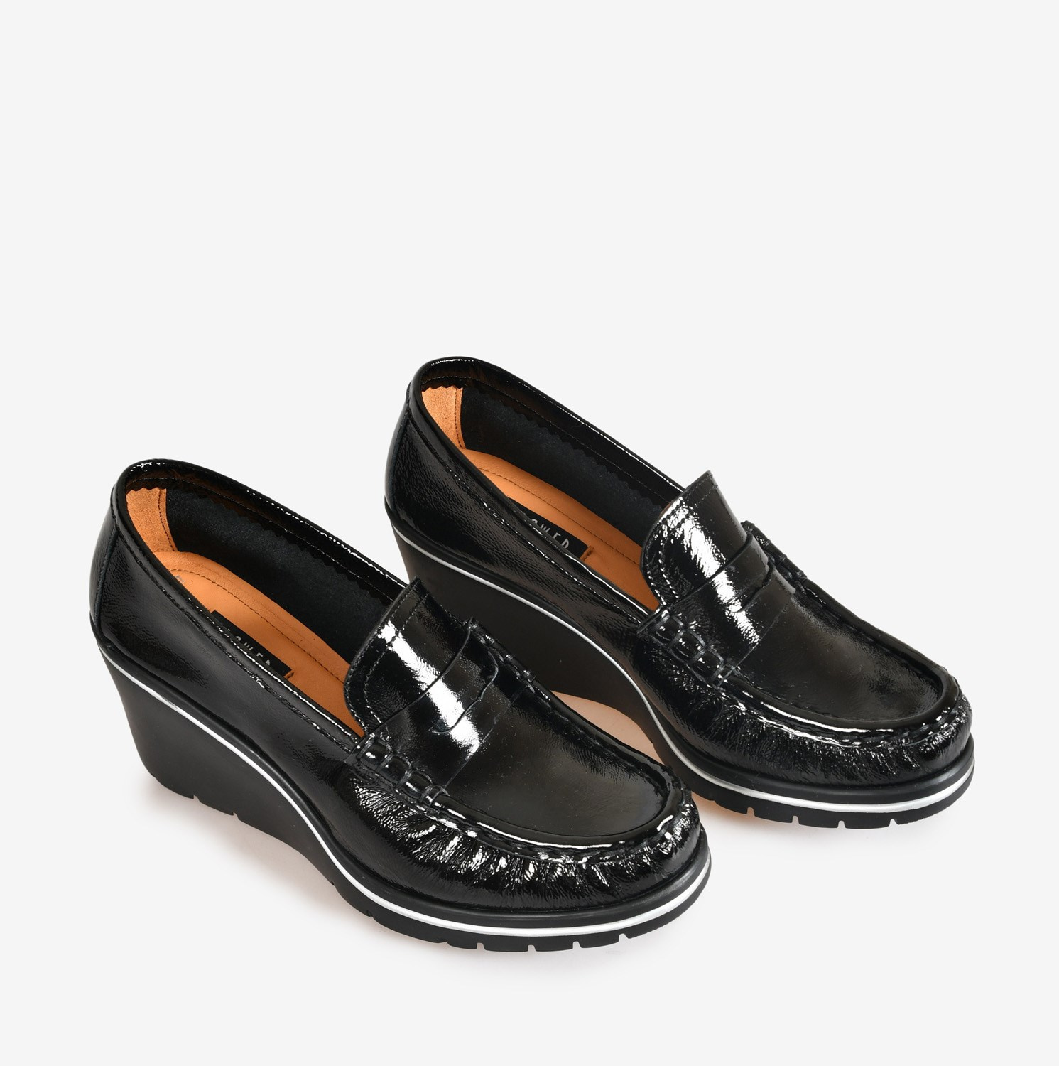 Flower Siyah Rugan Dolgu Topuk Kadın Loafer