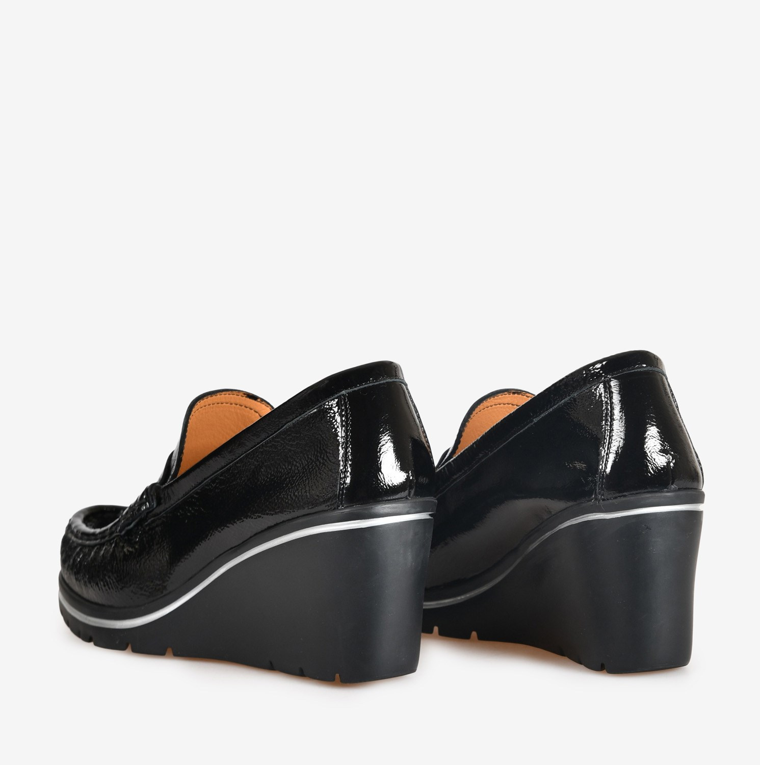 Flower Siyah Rugan Dolgu Topuk Kadın Loafer