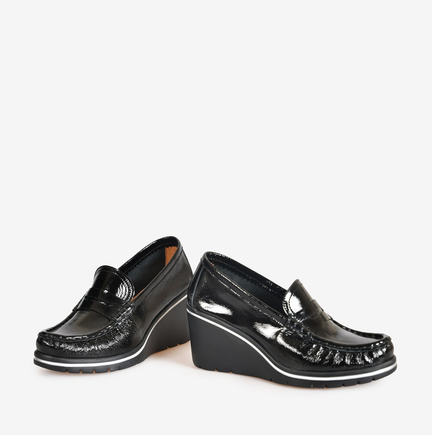 Flower Siyah Rugan Dolgu Topuk Kadın Loafer