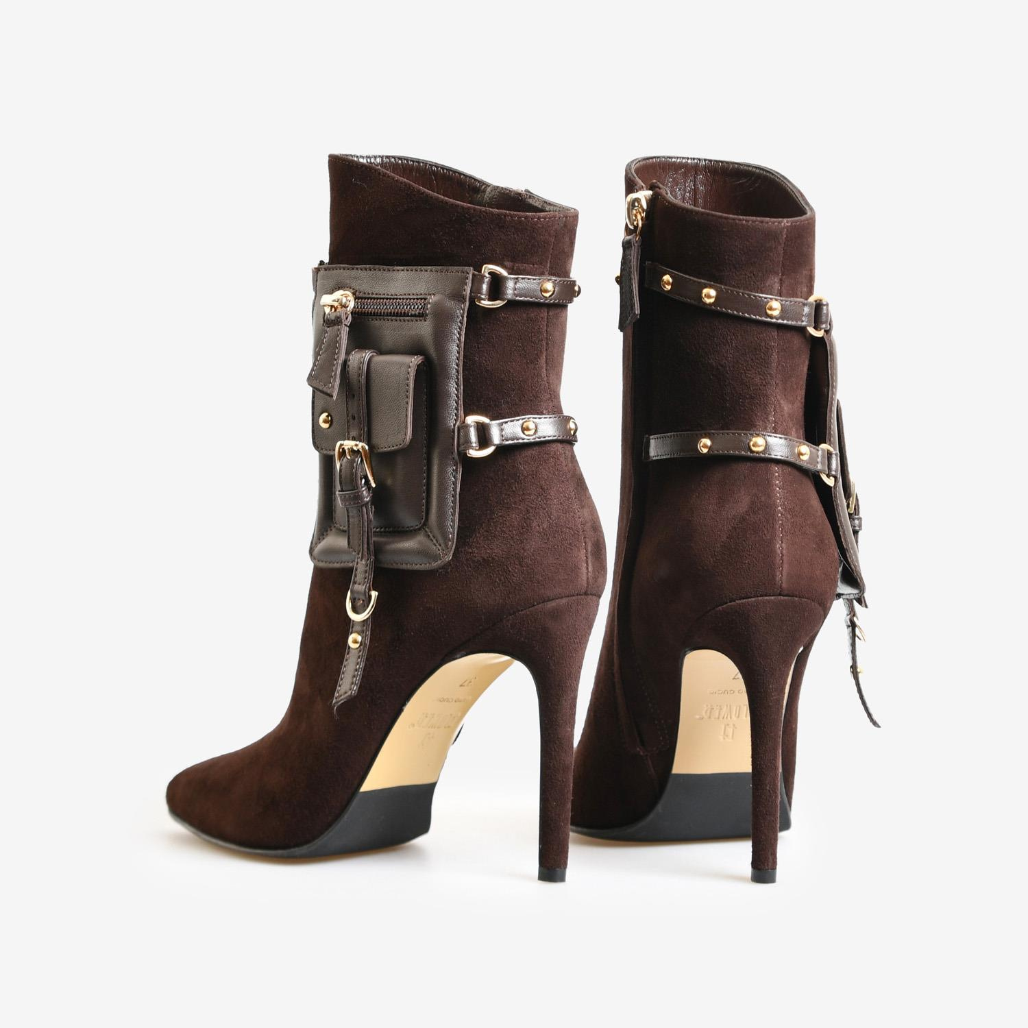 Kahve Çanta Detaylı Süet Kadın Topuklu Bot