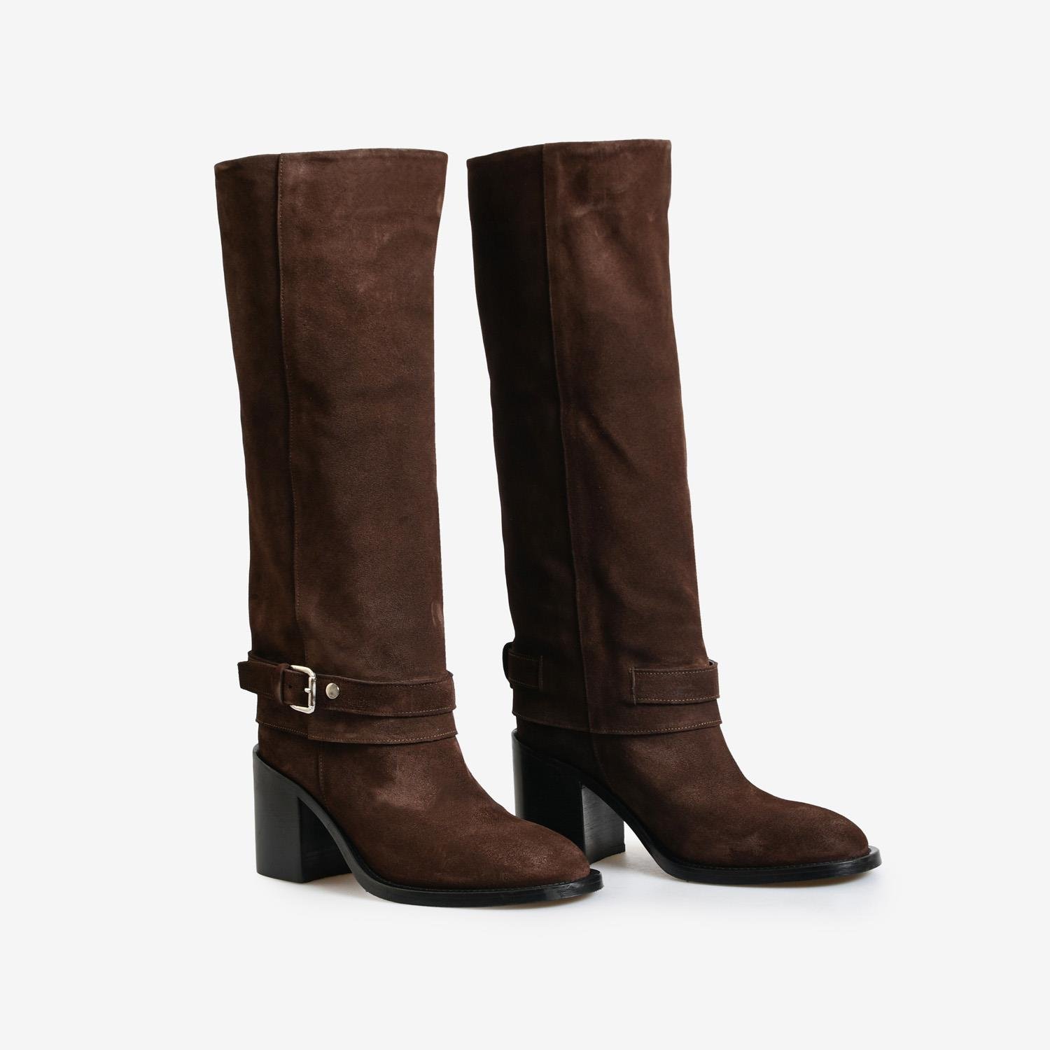 Kahve Süet Kemer Detaylı Kadın Çizme