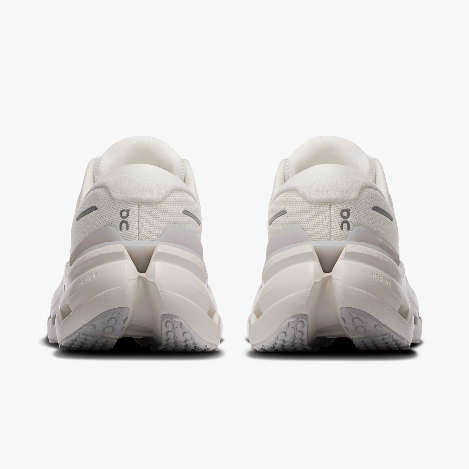 On Running Beyaz  Cloudrunner 3 Kadın Koşu Ayakkabısı