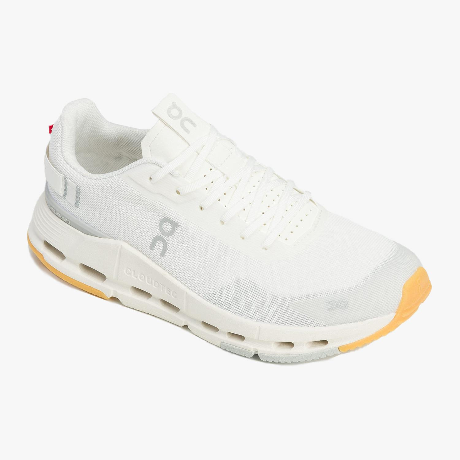 On Running Cloudnova Form 2 Beyaz Kadın Koşu Ayakkabısı