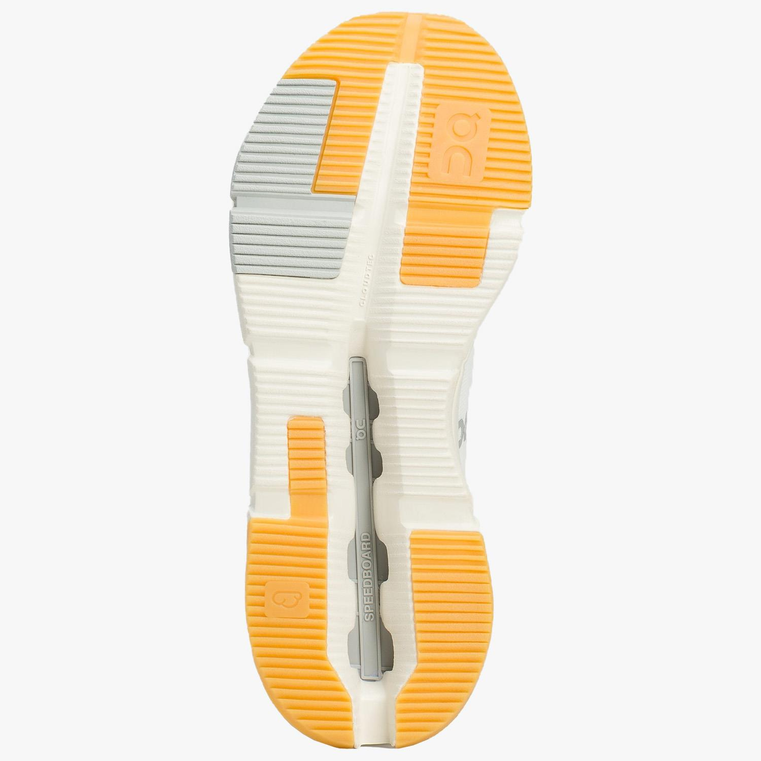 On Running Cloudnova Form 2 Beyaz Kadın Koşu Ayakkabısı