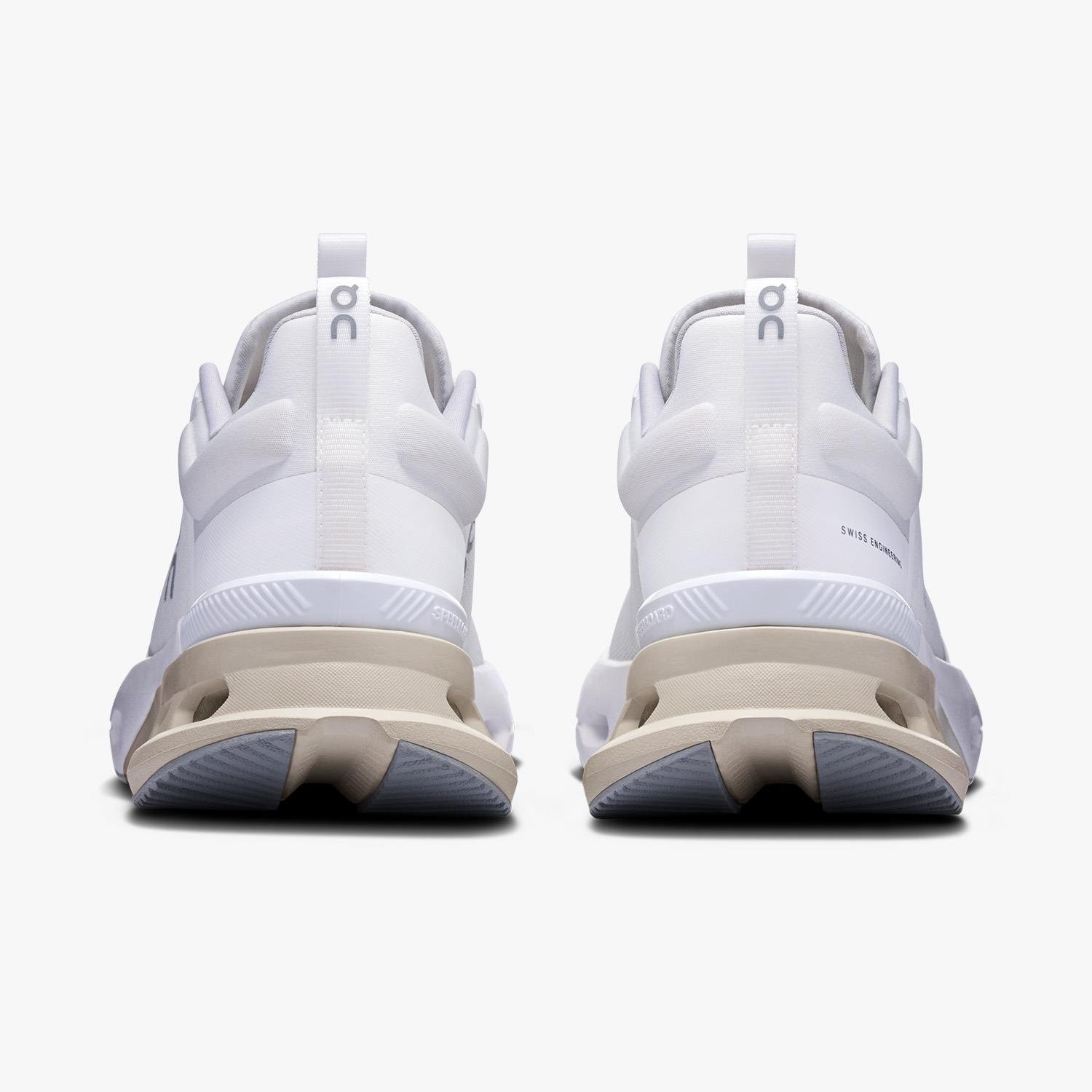 On Running Cloudnova X Beyaz Kadın Koşu Ayakkabısı