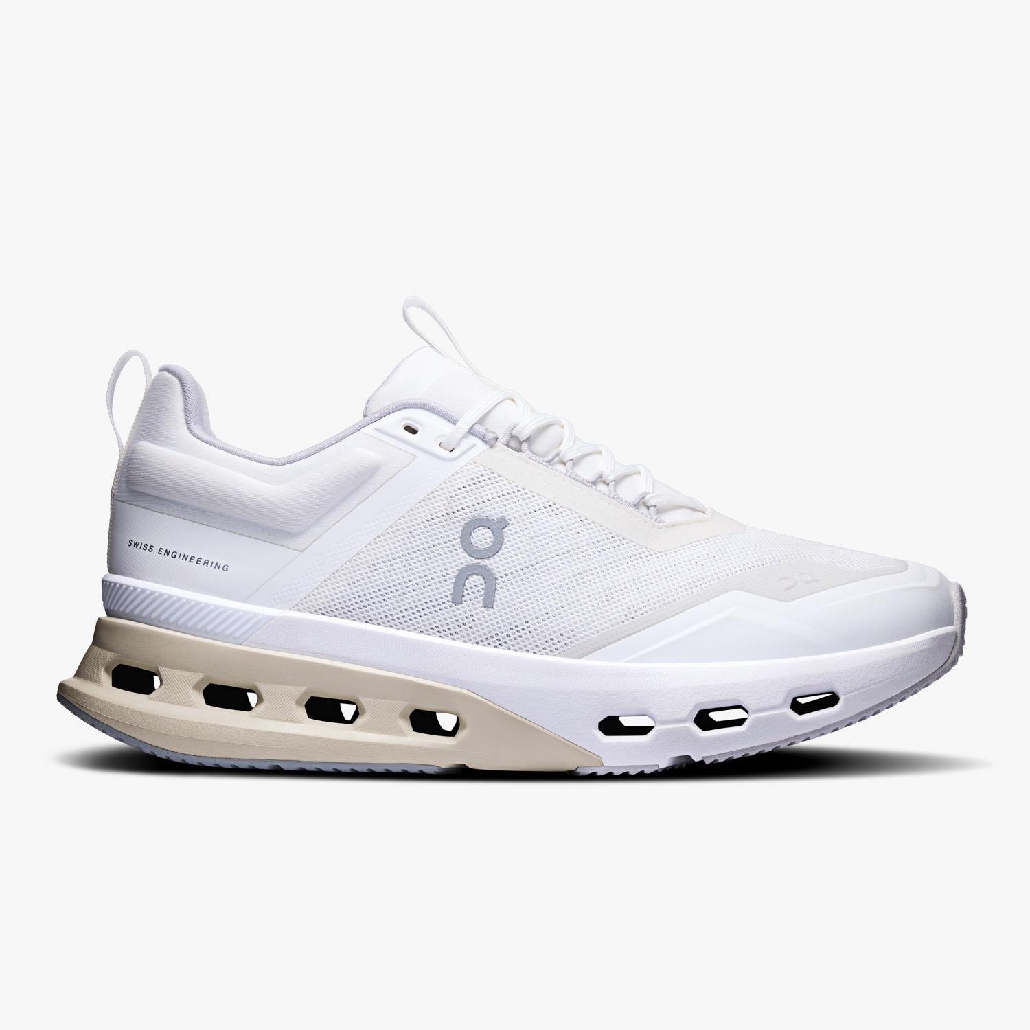 On Running Cloudnova X Beyaz Kadın Koşu Ayakkabısı