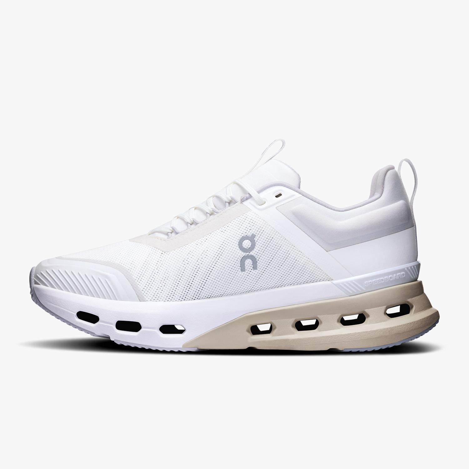 On Running Cloudnova X Beyaz Kadın Koşu Ayakkabısı