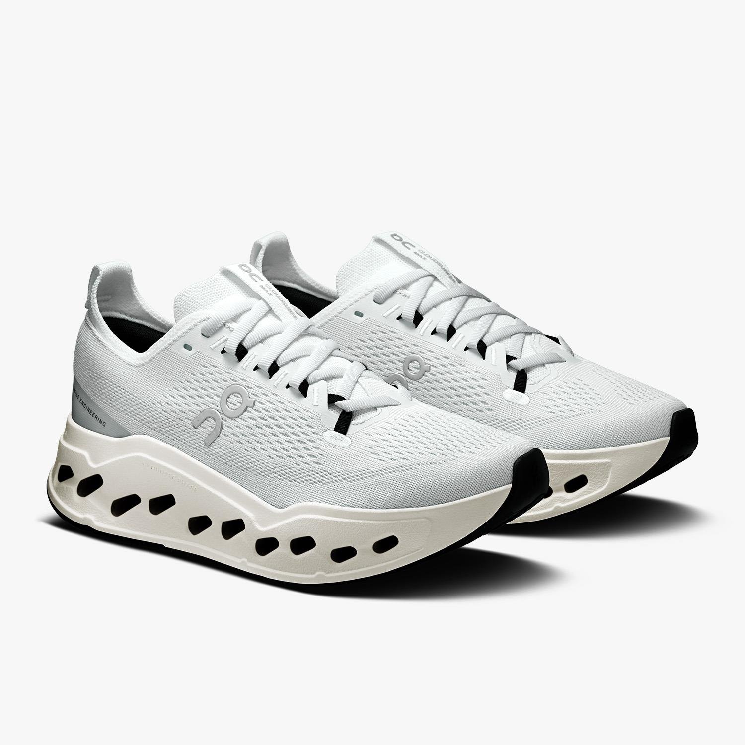 On Running Cloudsurfer Max Beyaz Kadın Koşu Ayakkabısı