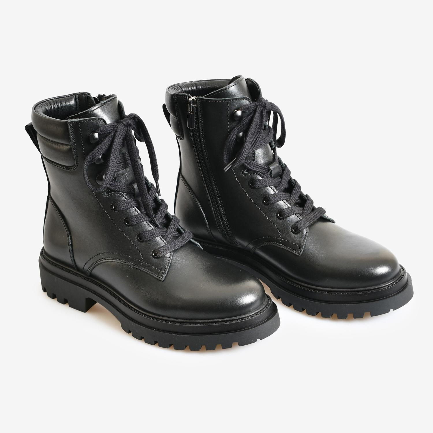 Siyah Deri Bağcıklı Kadın Bot