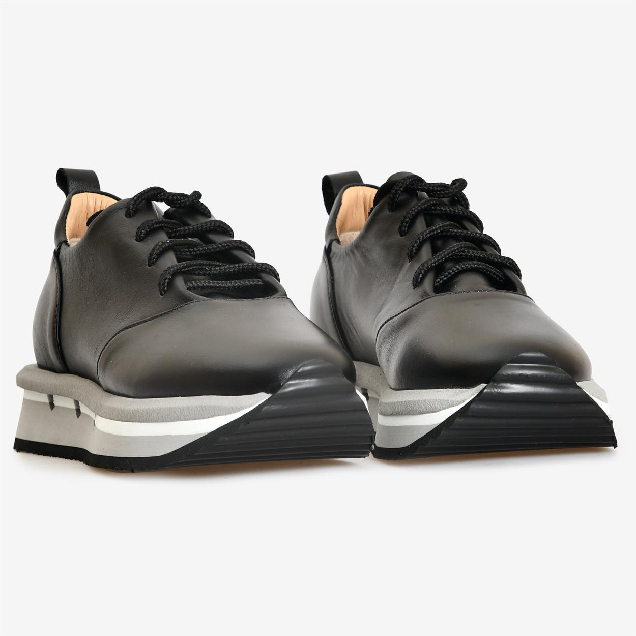 Siyah Deri Bağcıklı Kadın Sneakers