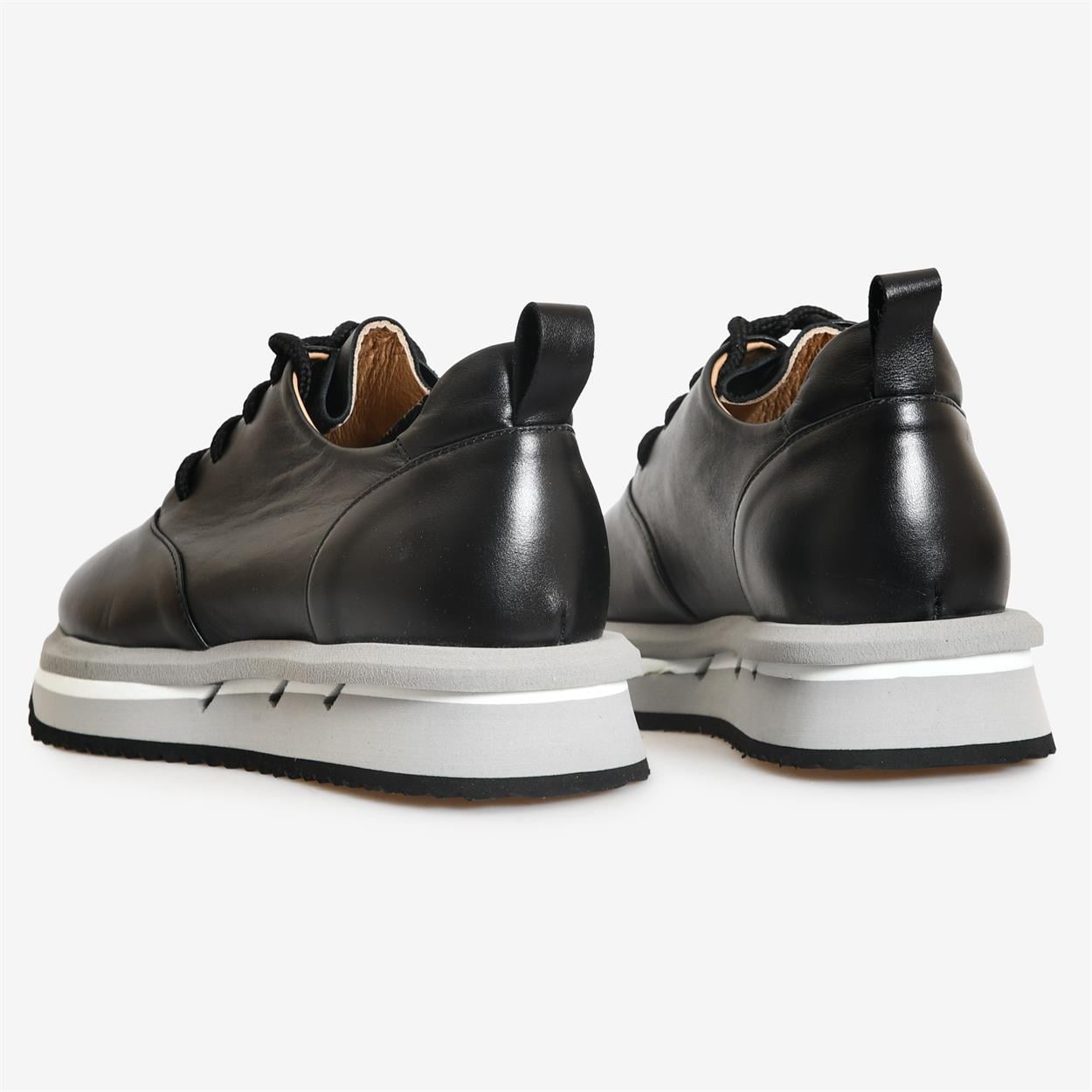 Siyah Deri Bağcıklı Kadın Sneakers