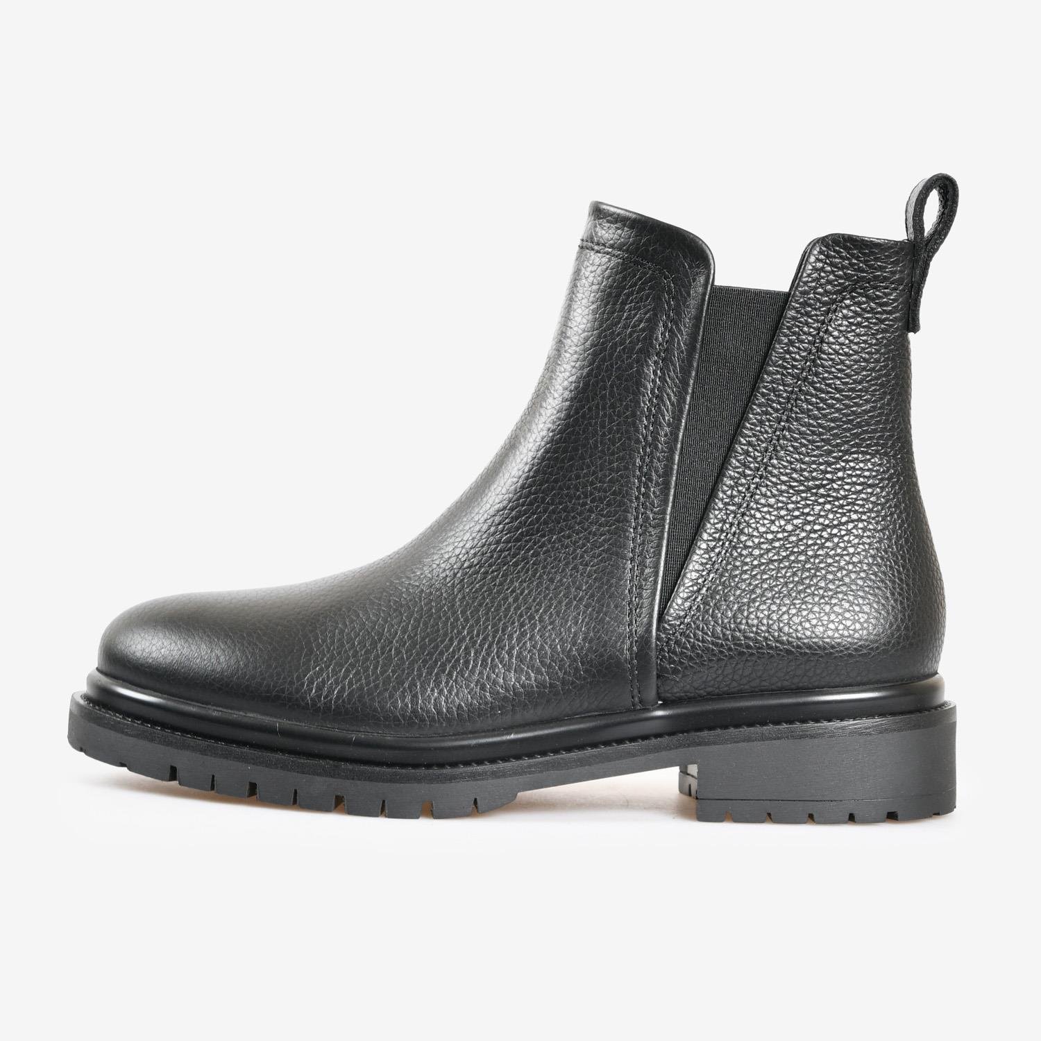 Siyah Deri Bağcıksız Düz Kadın Bot