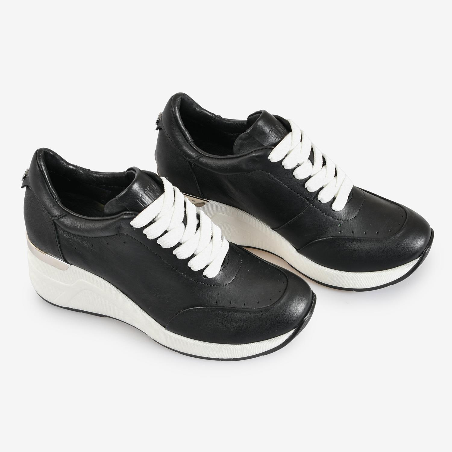 Siyah Deri Dolgu Topuk Kadın Ayakkabı