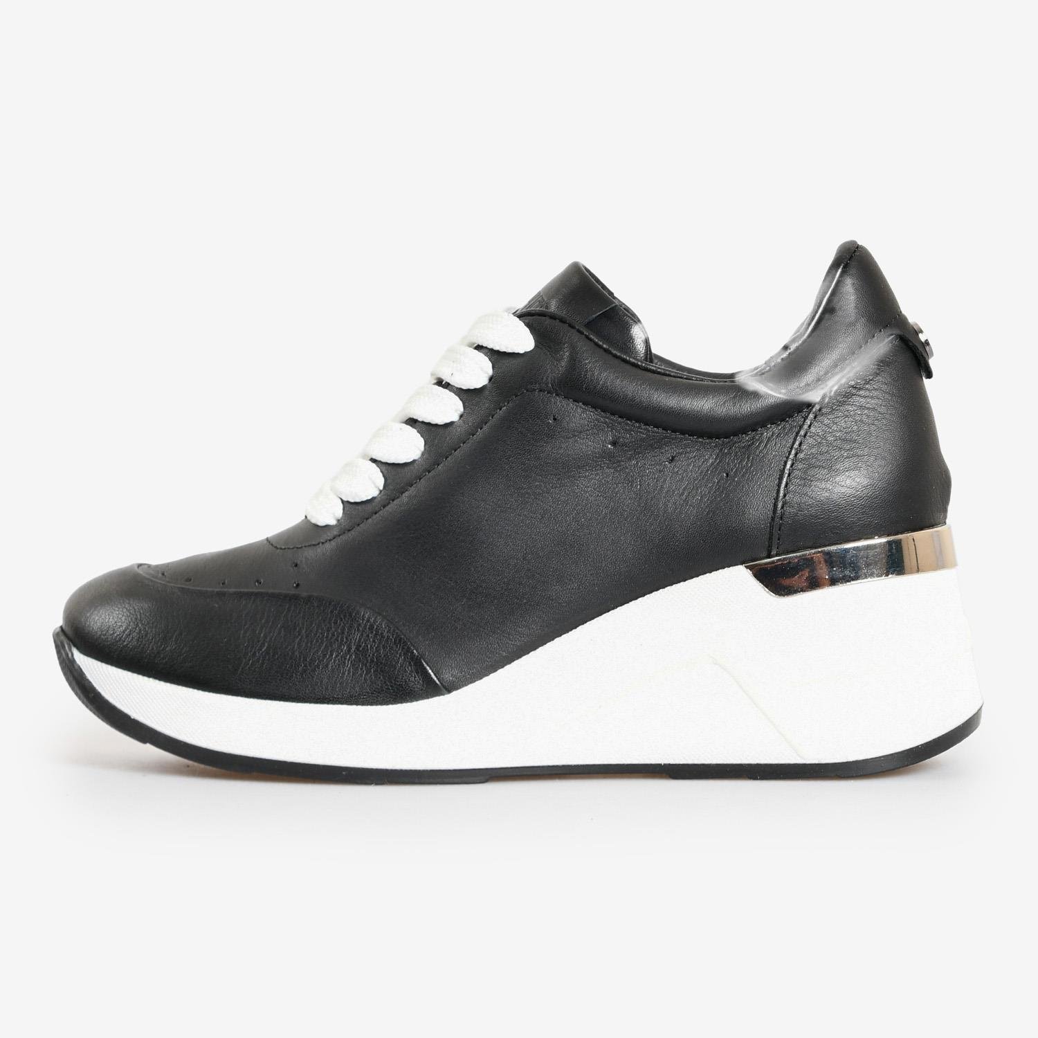 Siyah Deri Dolgu Topuk Kadın Ayakkabı