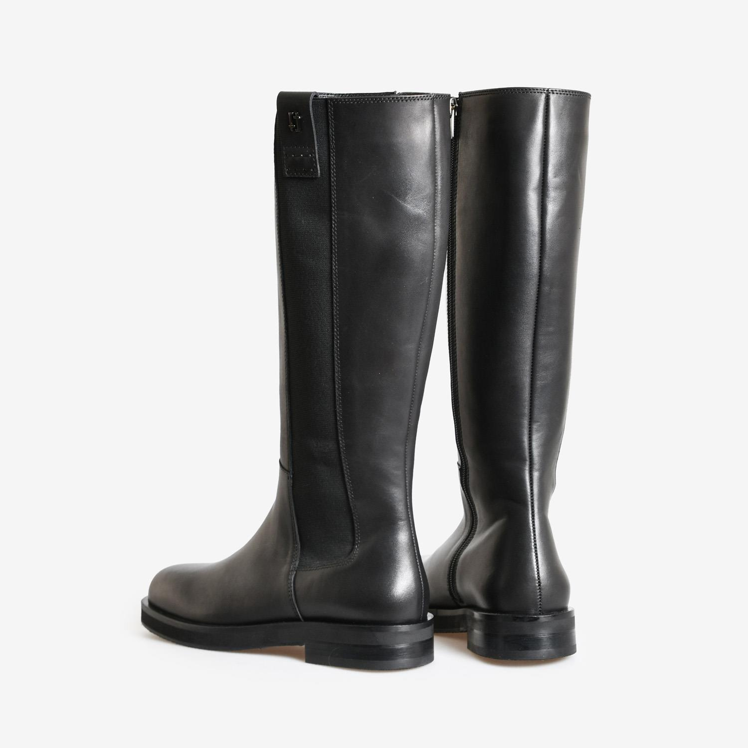 Siyah Deri Düz Kadın Çizme