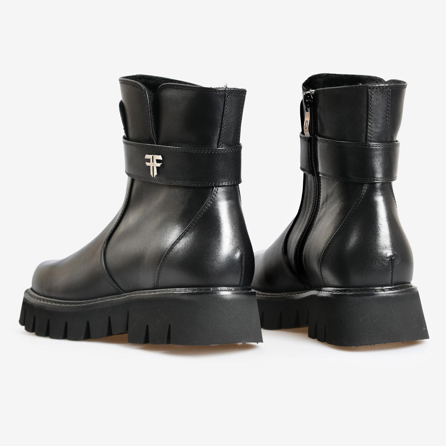 Siyah Deri FF Logo Detaylı Kadın Bot