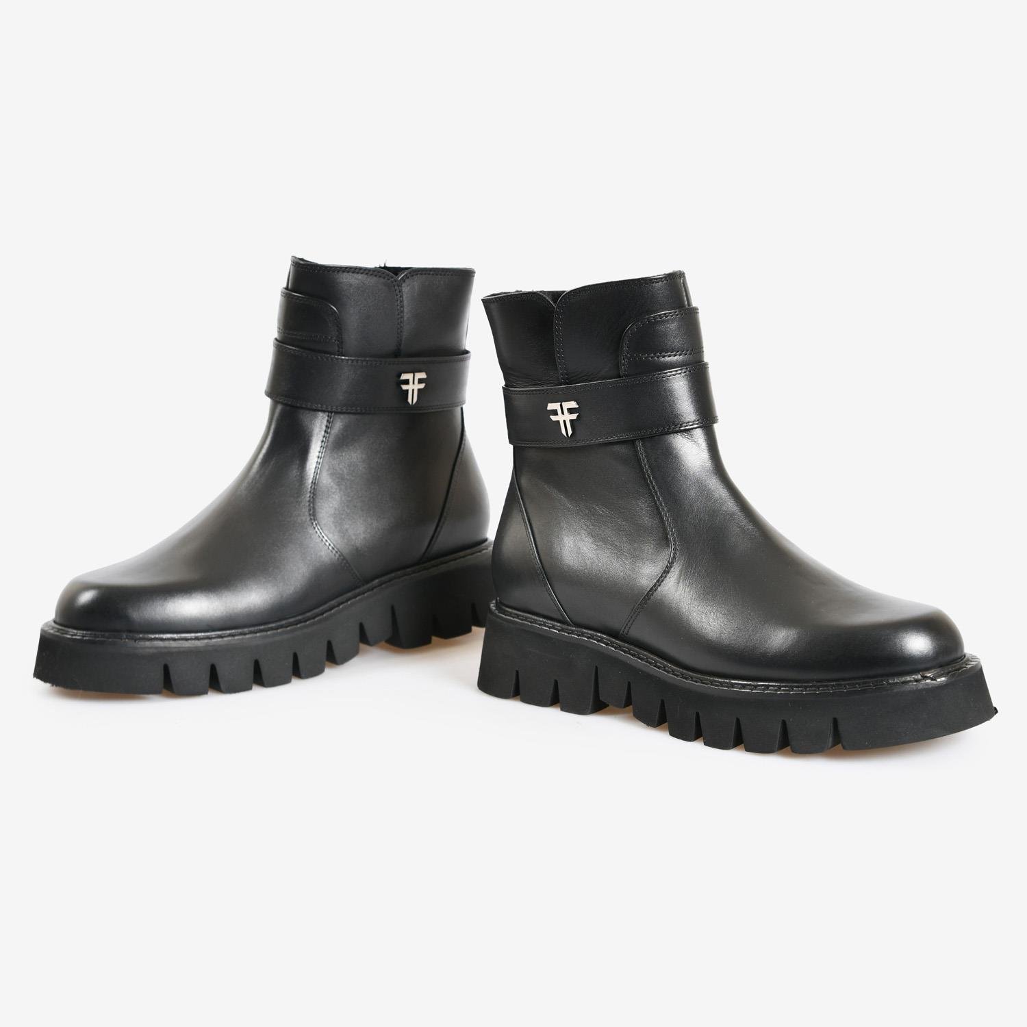 Siyah Deri FF Logo Detaylı Kadın Bot