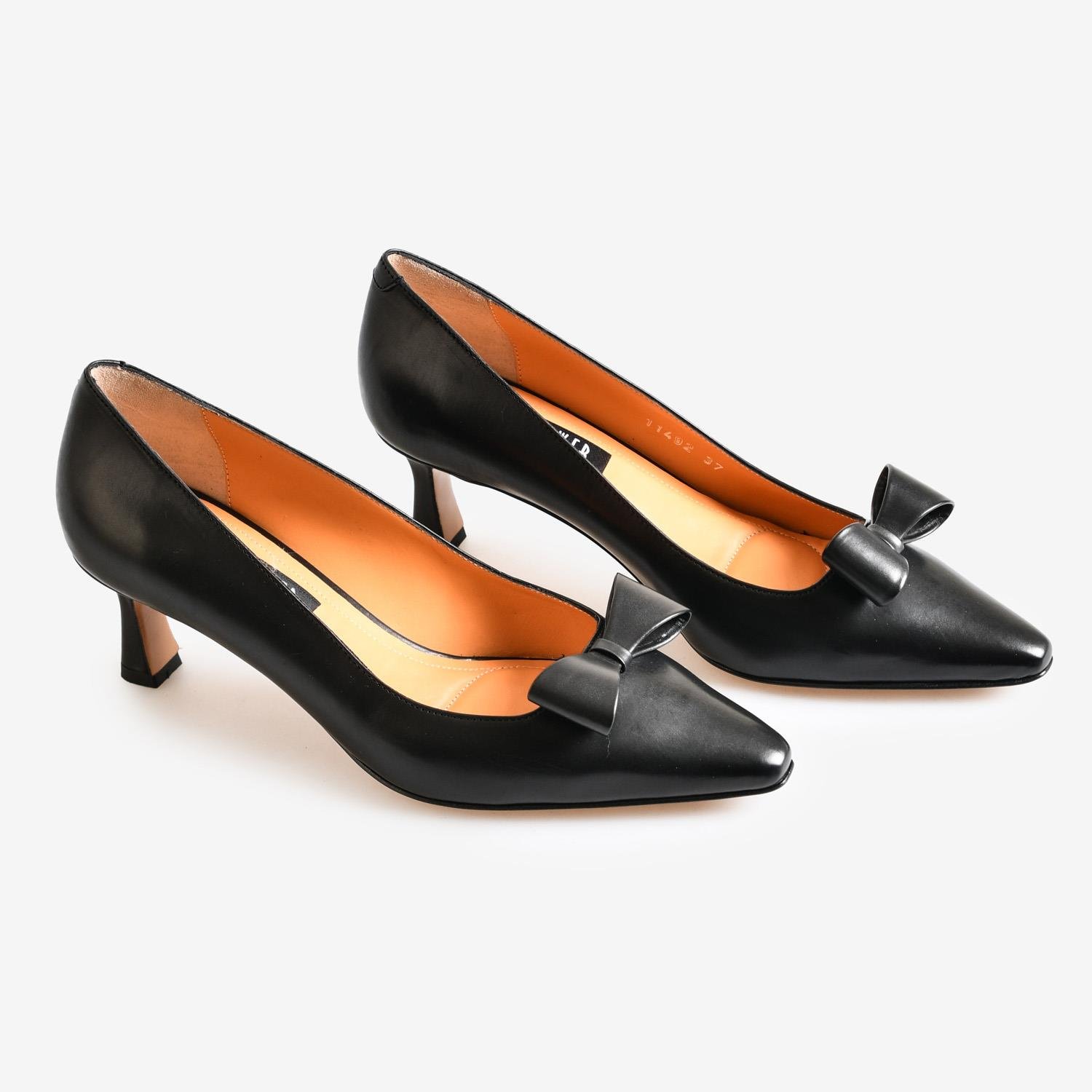 Siyah Deri Fiyonk Detaylı Kadın Abiye Ayakkabı