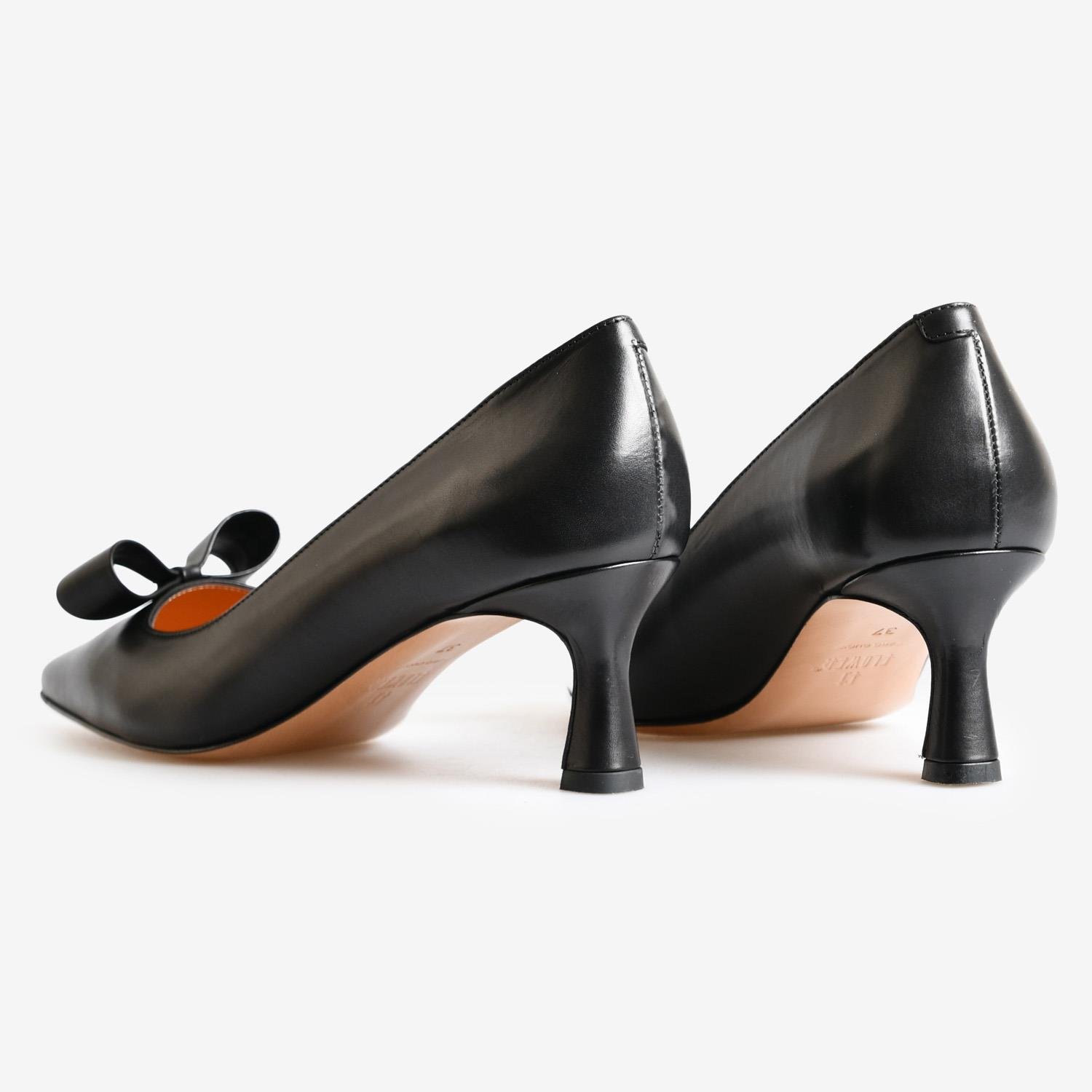 Siyah Deri Fiyonk Detaylı Kadın Abiye Ayakkabı